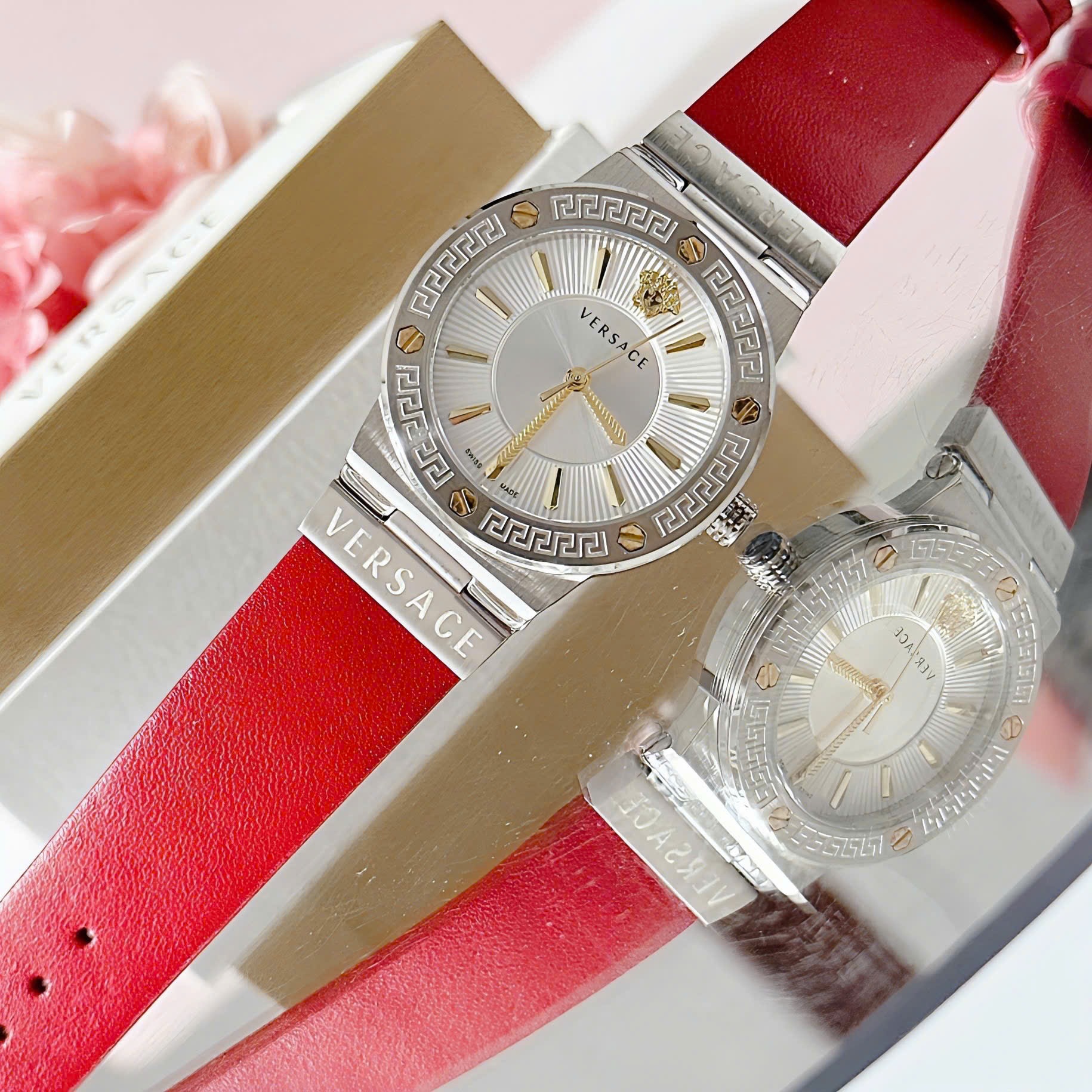 Đồng Hồ Versace Greca Logo |Nữ Giới |Mặt Trắng |Silver |Dây Da Đỏ |Máy Pin (Quartz) |Size 38mm |donghogiatot.vn