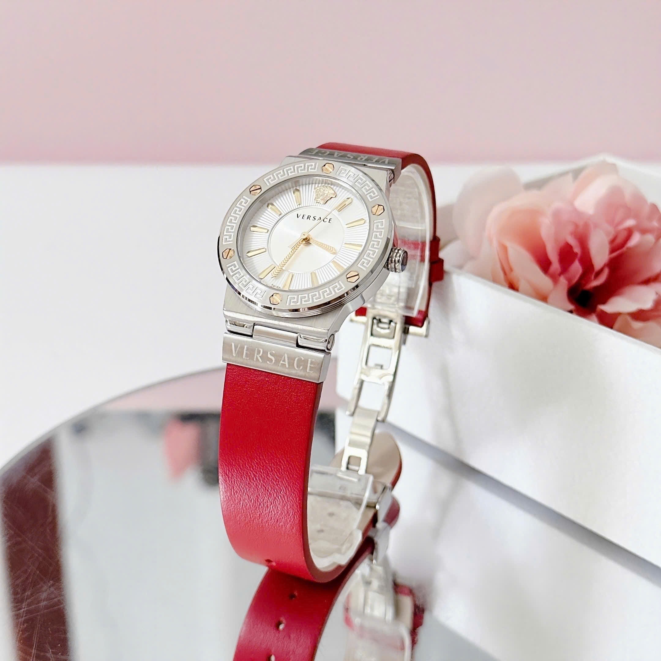 Đồng Hồ Versace Greca Logo |Nữ Giới |Mặt Trắng |Silver |Dây Da Đỏ |Máy Pin (Quartz) |Size 38mm |donghogiatot.vn