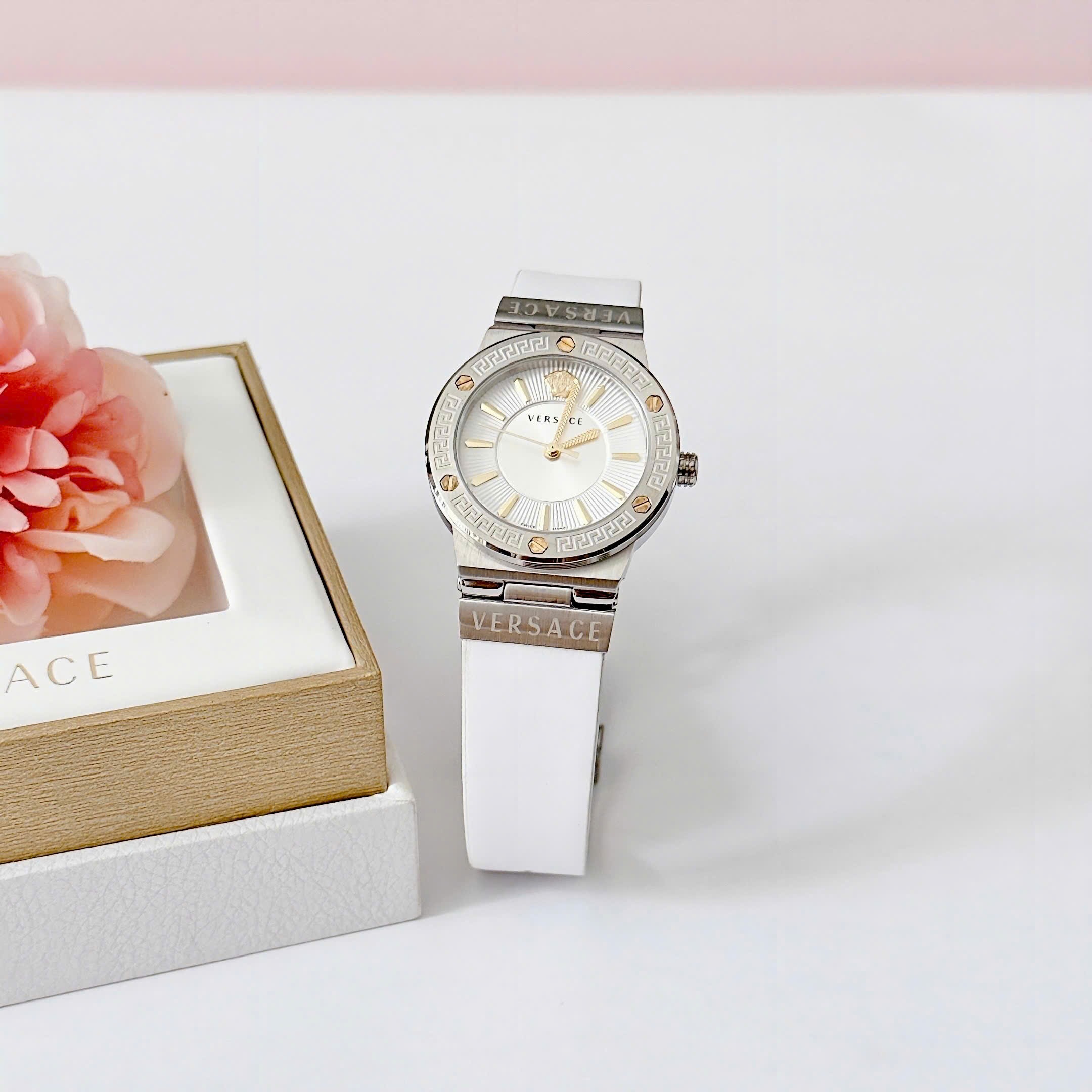 Đồng Hồ Versace Greca Logo |Nữ Giới |Mặt Tròn |Silver |Dây Da Trắng |Máy Pin (Quartz) |Size 38mm |donghogiatot.vn