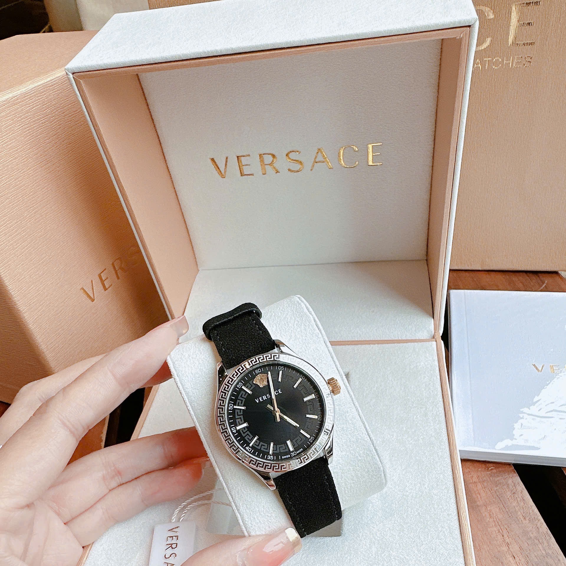 Đồng Hồ Versace Hellenyium |Nữ Giới |Silver |Dây Da Lộn Màu Đen |Máy Pin (Quartz) |Size 36mm |donghogiatot.vn