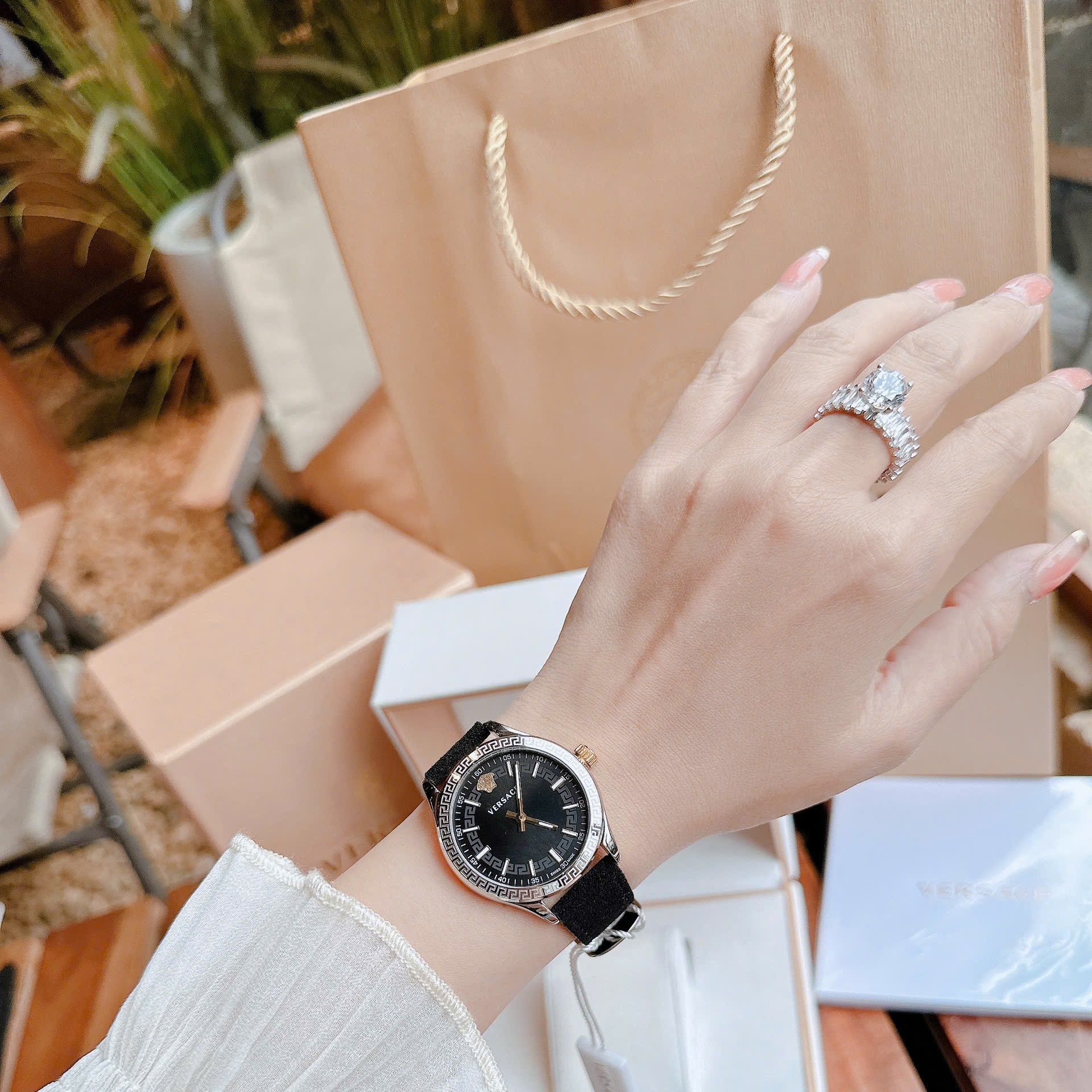 Đồng Hồ Versace Hellenyium |Nữ Giới |Silver |Dây Da Lộn Màu Đen |Máy Pin (Quartz) |Size 36mm |donghogiatot.vn