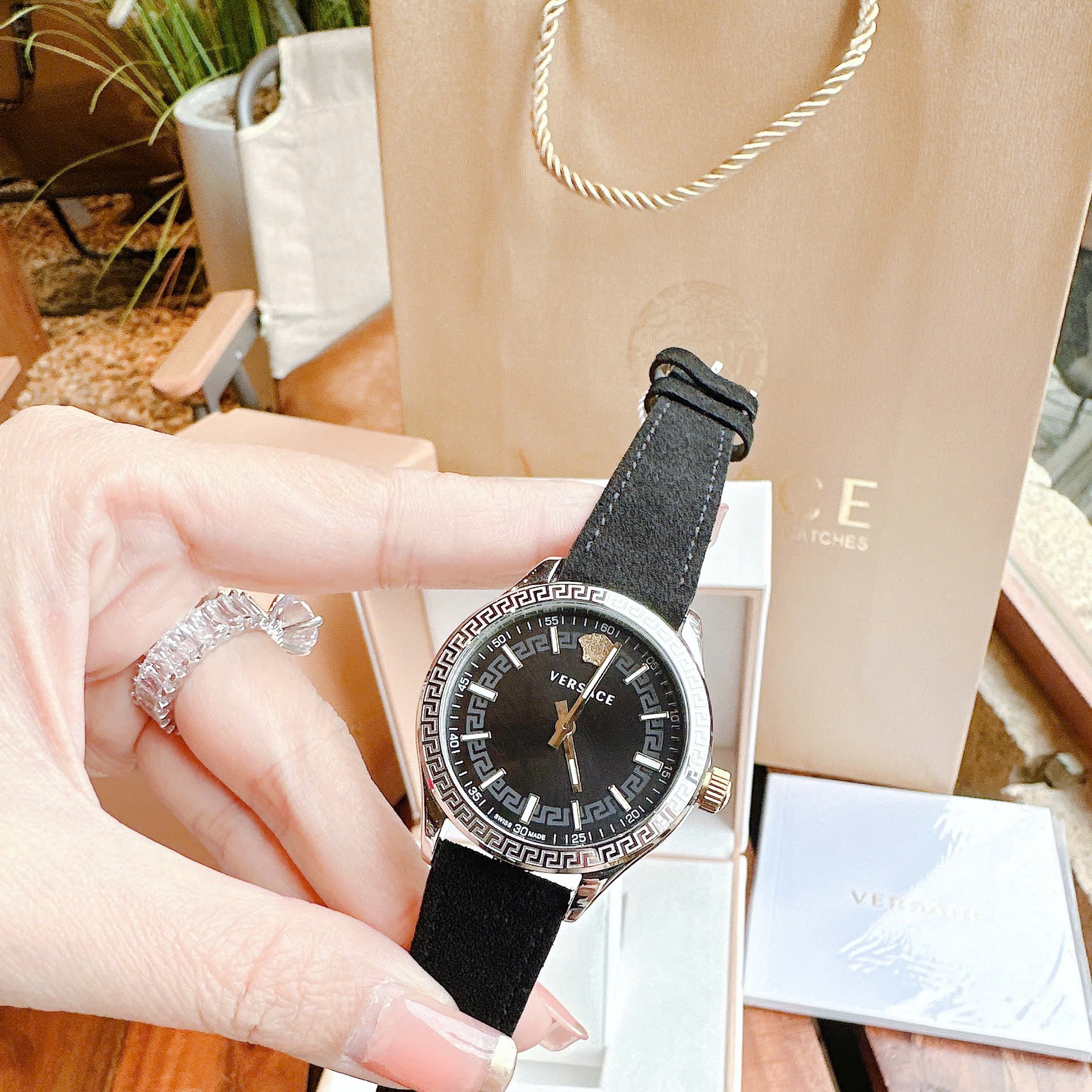 Đồng Hồ Versace Hellenyium |Nữ Giới |Silver |Dây Da Lộn Màu Đen |Máy Pin (Quartz) |Size 36mm |donghogiatot.vn