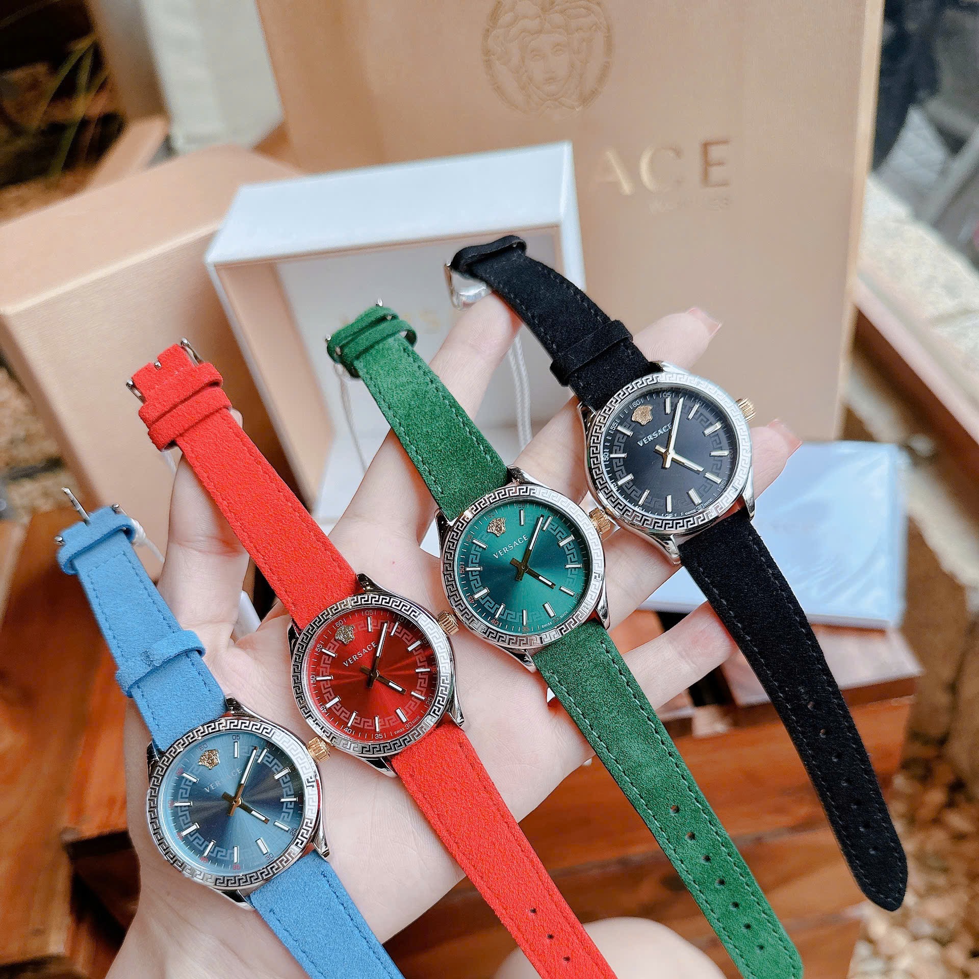 Đồng Hồ Versace Hellenyium |Nữ Giới |Silver |Dây Da Lộn Màu Đen |Máy Pin (Quartz) |Size 36mm |donghogiatot.vn