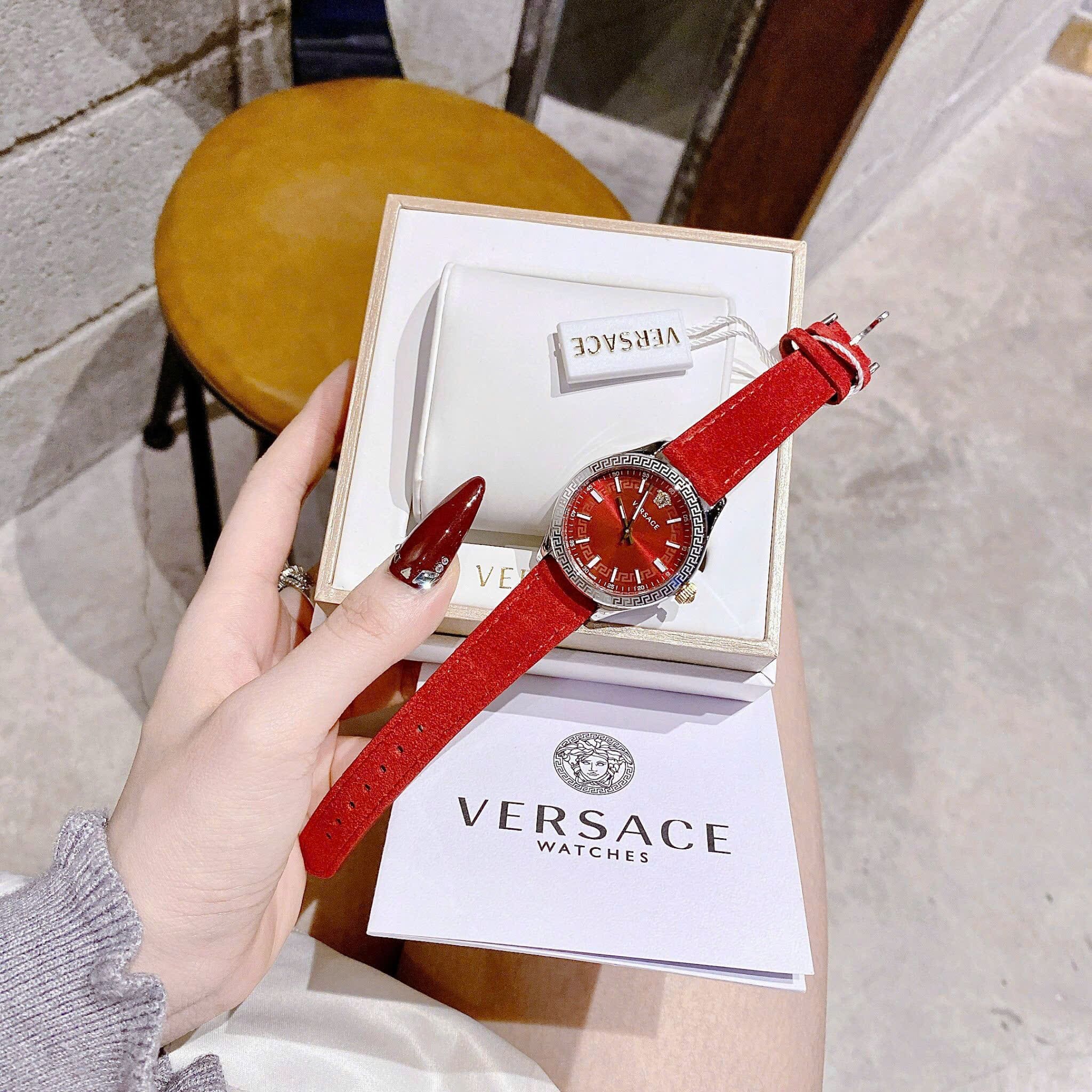 Đồng Hồ Versace Hellenyium |Nữ Giới |Silver |Dây Da Lộn Màu Đỏ |Máy Pin (Quartz) |Size 36mm |donghogiatot.vn