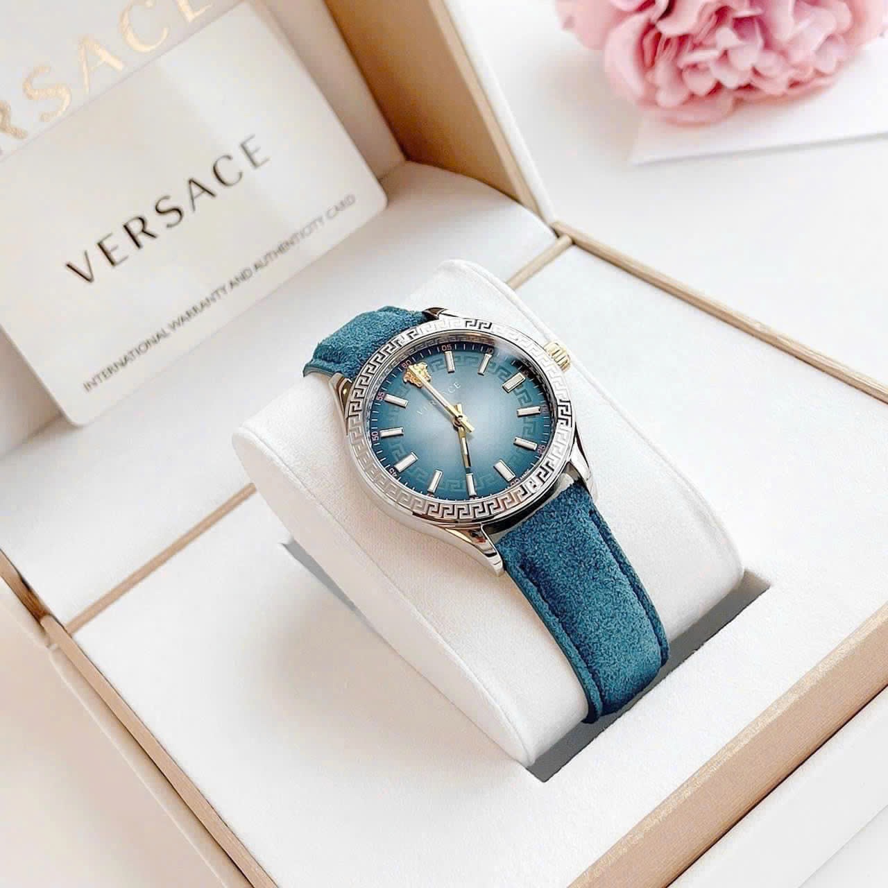Đồng Hồ Versace Hellenyium |Nữ Giới |Silver |Dây Da Lộn Xanh Da Trời |Máy Pin (Quartz) |Size 36mm |donghogiatot.vn