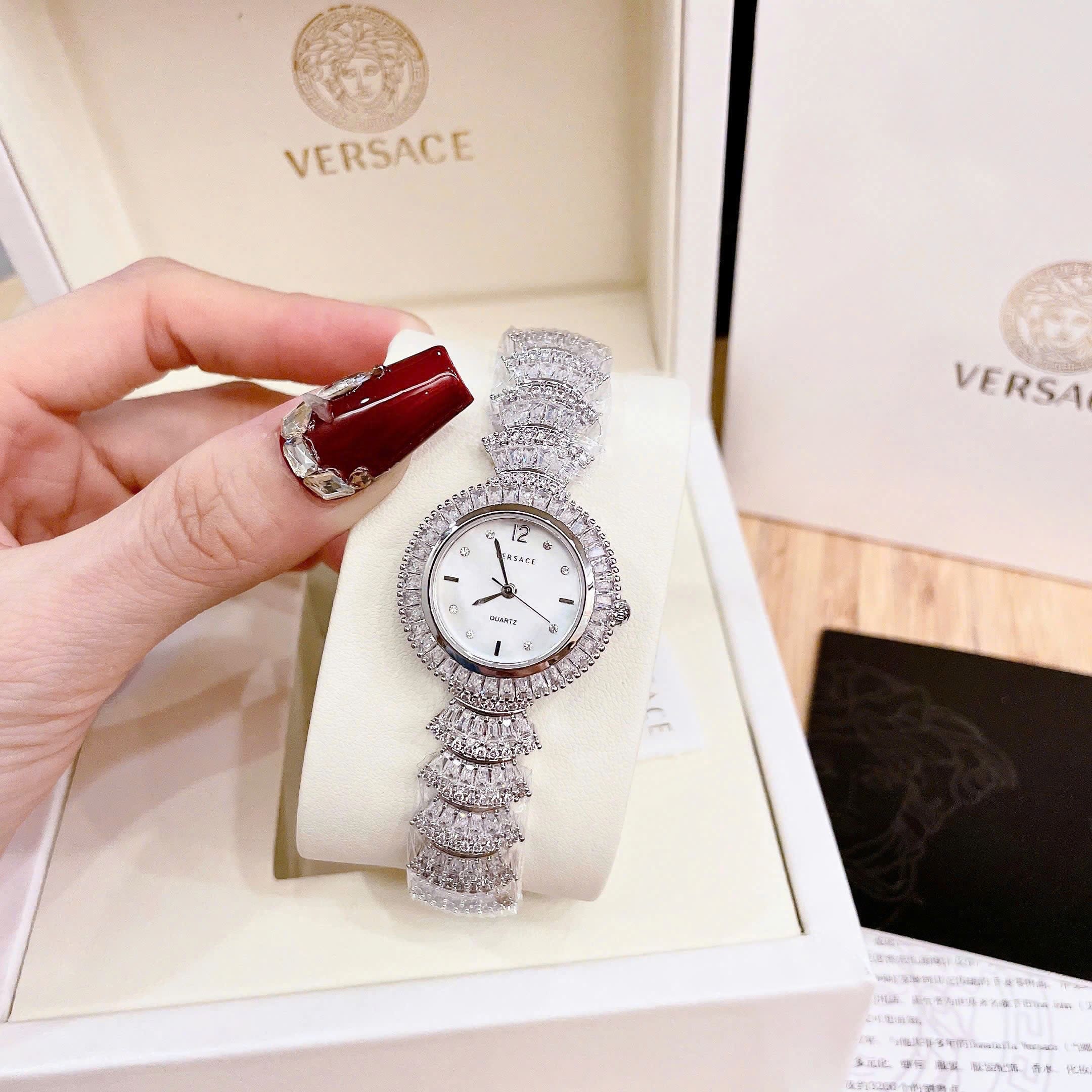 Đồng Hồ Versace Mặt Khảm Trai |Nữ Giới |Silver |Lắc Tay Đính Full Đá |Máy Pin (Quartz) |Size 32mm |donghogiatot.vn