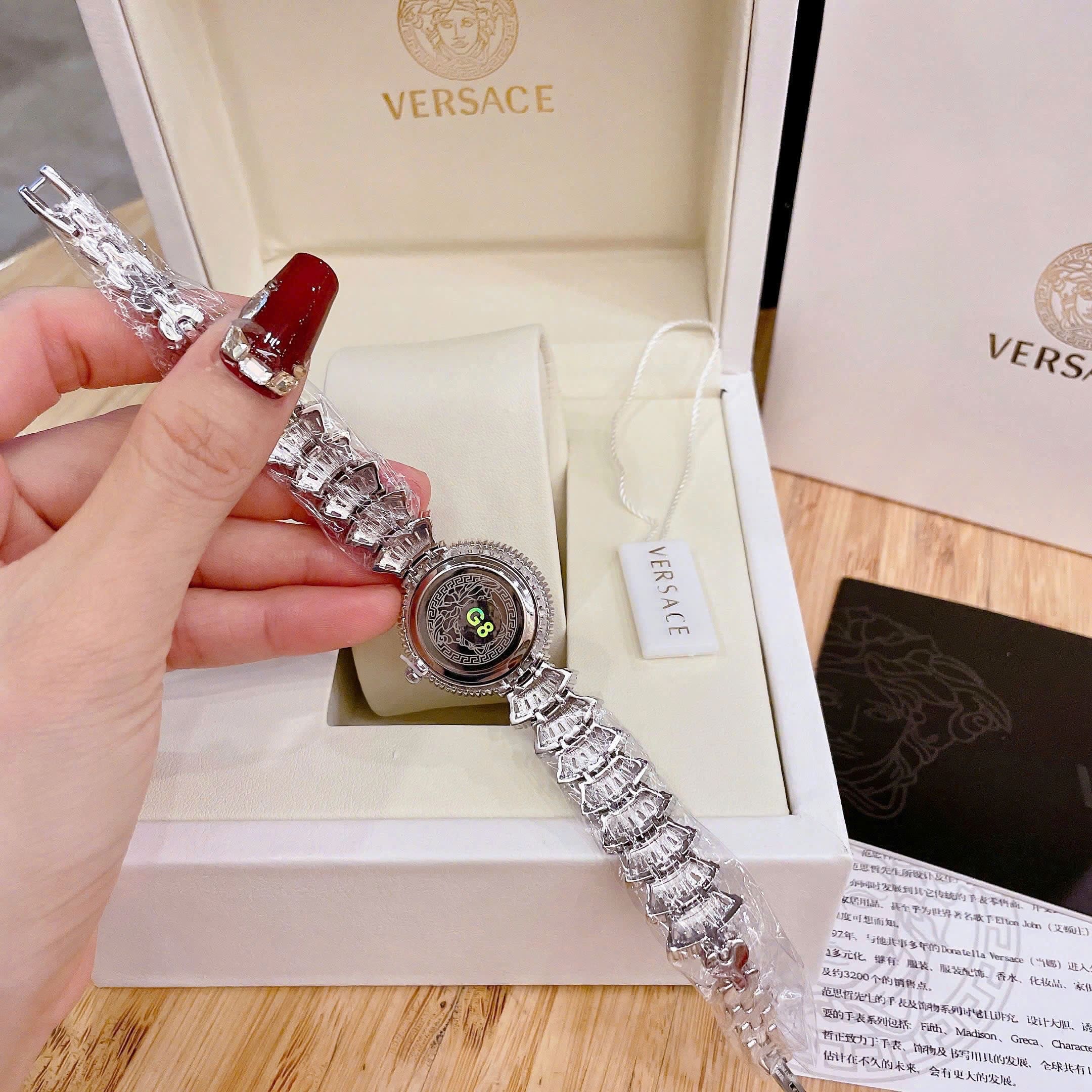 Đồng Hồ Versace Mặt Khảm Trai |Nữ Giới |Silver |Lắc Tay Đính Full Đá |Máy Pin (Quartz) |Size 32mm |donghogiatot.vn