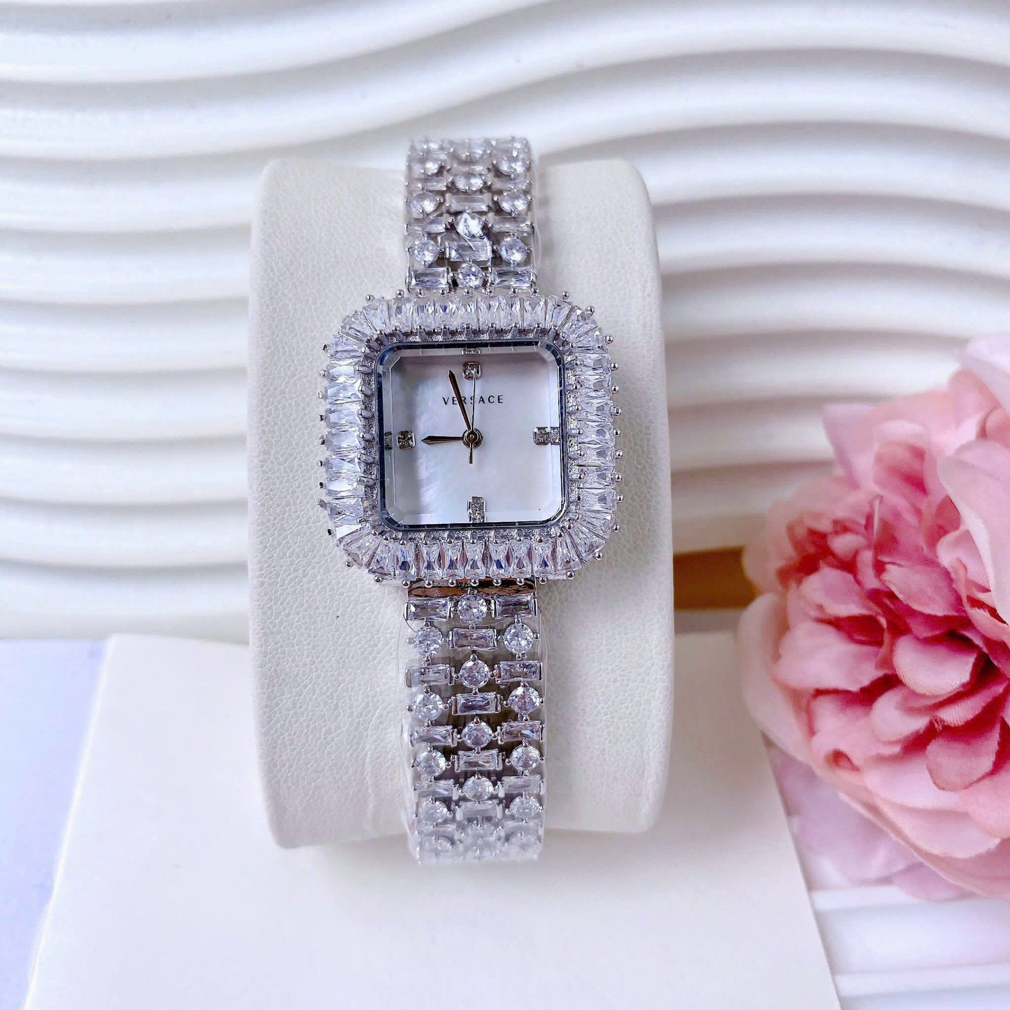 Đồng Hồ Versace Mặt Vuông |Nữ Giới |Đính Pha Lê |Lắc Tay Trắng Silver |Máy Pin (Quartz) |Size 32mm |donghogiatot.vn