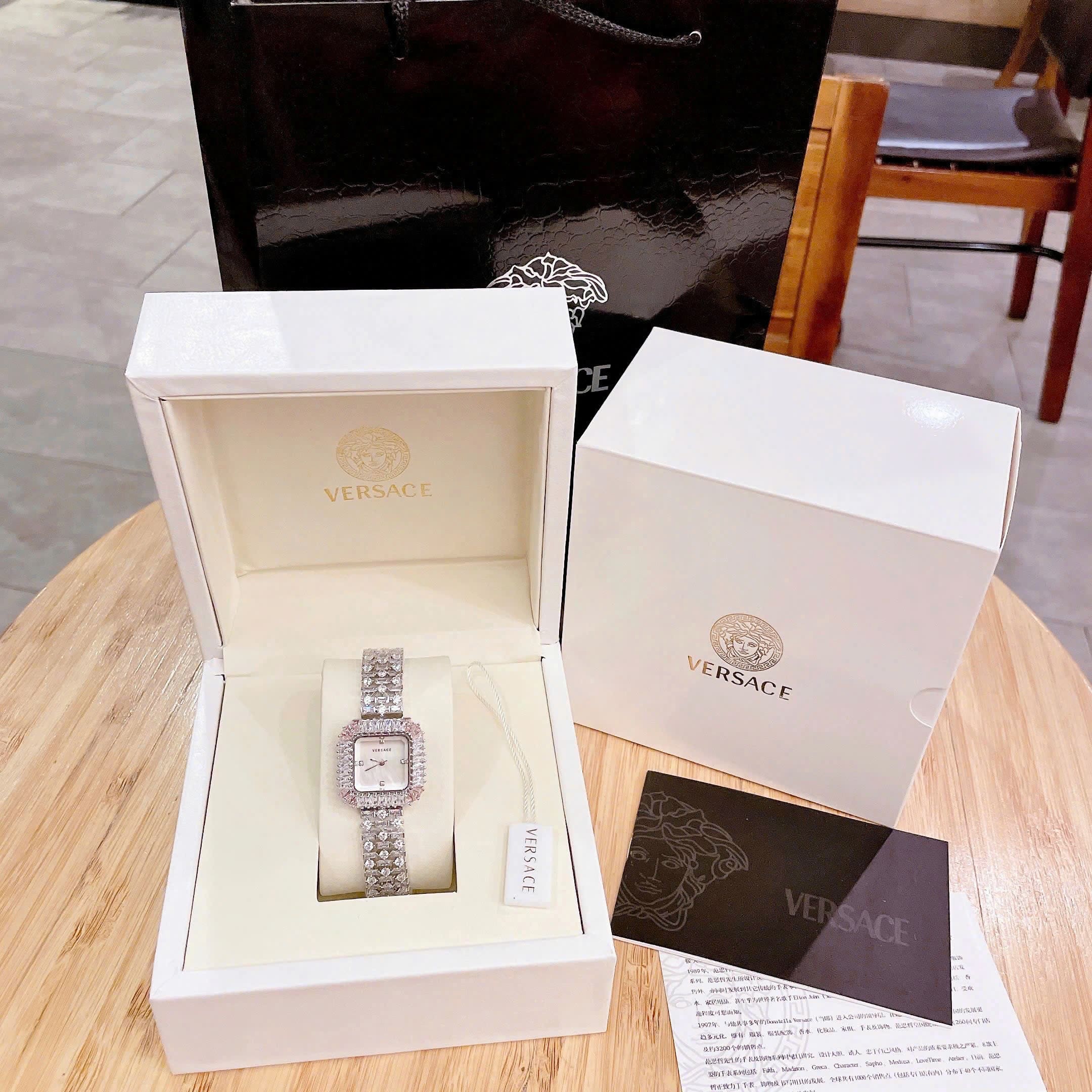 Đồng Hồ Versace Mặt Vuông |Nữ Giới |Đính Pha Lê |Lắc Tay Trắng Silver |Máy Pin (Quartz) |Size 32mm |donghogiatot.vn