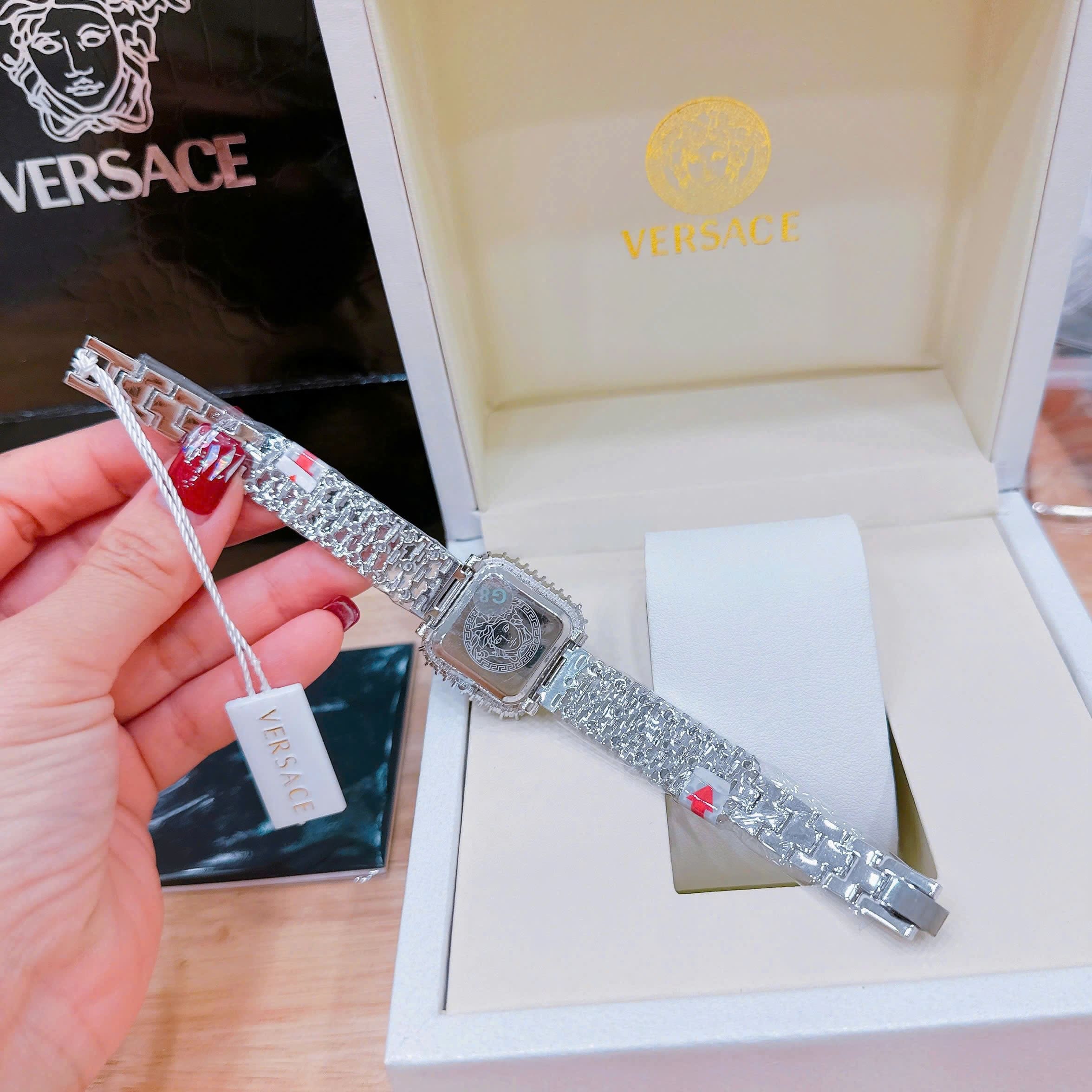 Đồng Hồ Versace Mặt Vuông |Nữ Giới |Đính Pha Lê |Lắc Tay Trắng Silver |Máy Pin (Quartz) |Size 32mm |donghogiatot.vn