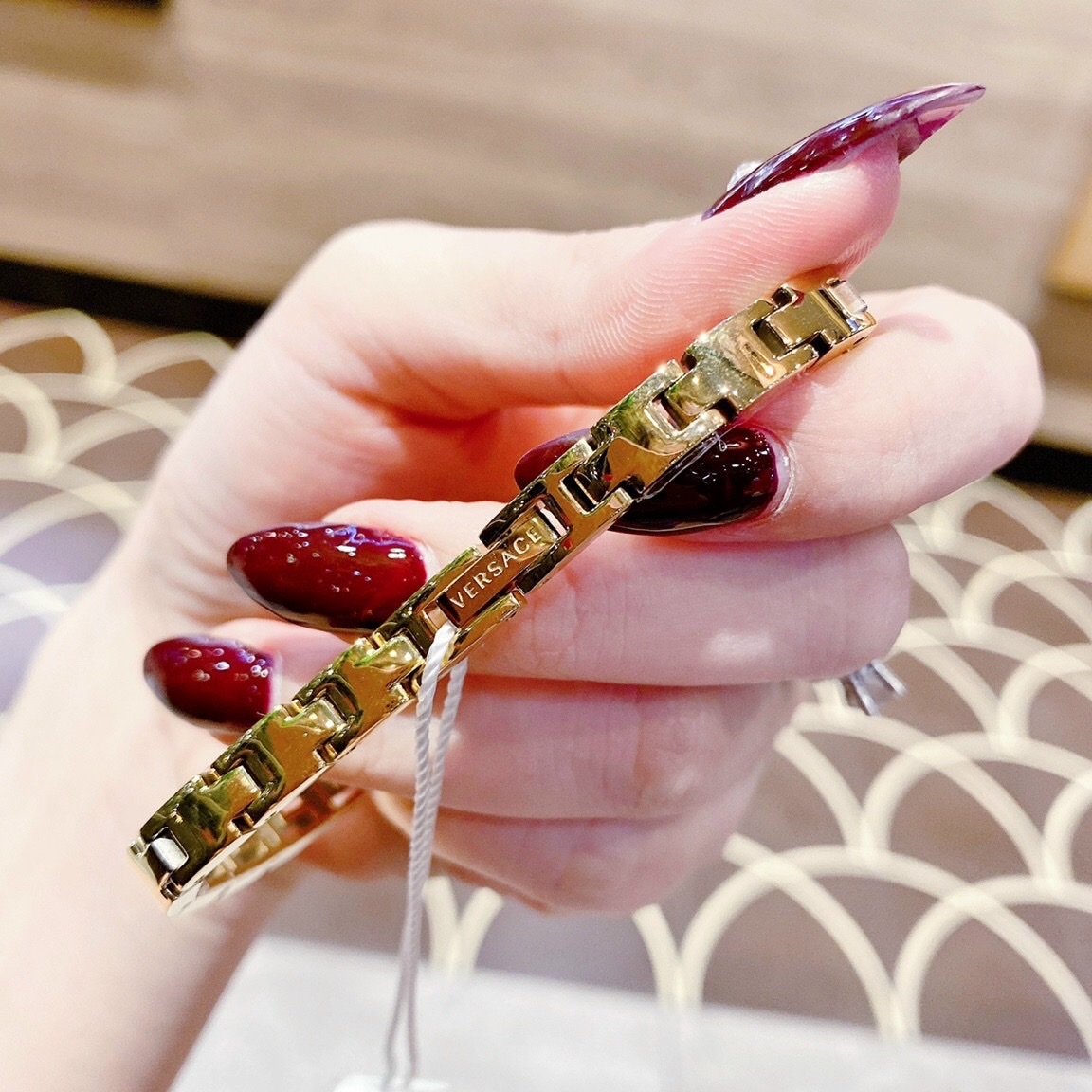 Đồng Hồ Versace Medusa Secret |Nữ Giới |Mặt Tròn |Lắc Tay Vàng Gold |Máy Pin (Quartz) |Size 25mm |donghogiatot.vn