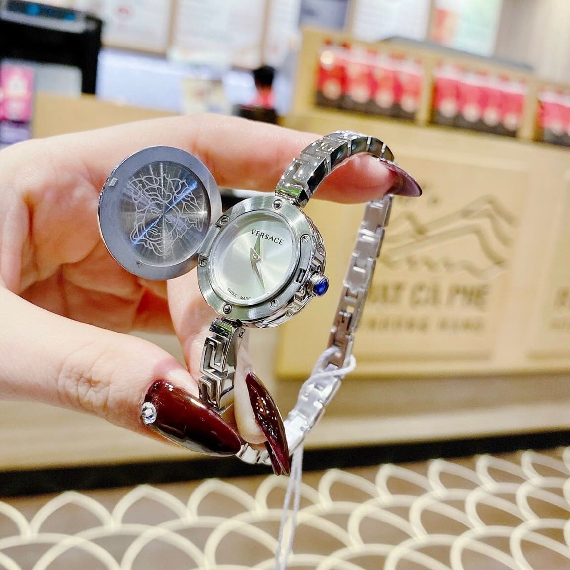 Đồng Hồ Versace Medusa Secret |Nữ Giới |Mặt Tròn Trắng |Lắc Tay Silver |Máy Pin (Quartz) |Size 25mm |donghogiatot.vn