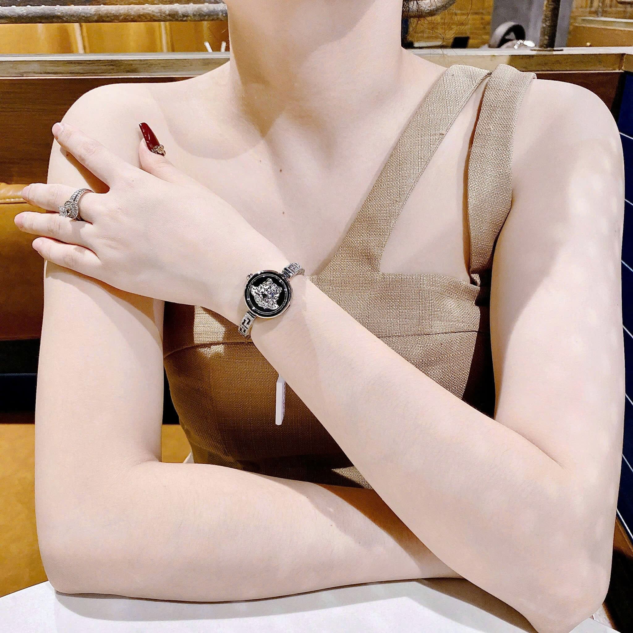 Đồng Hồ Versace Medusa Secret |Nữ Giới |Mặt Tròn Trắng |Lắc Tay Silver |Máy Pin (Quartz) |Size 25mm |donghogiatot.vn