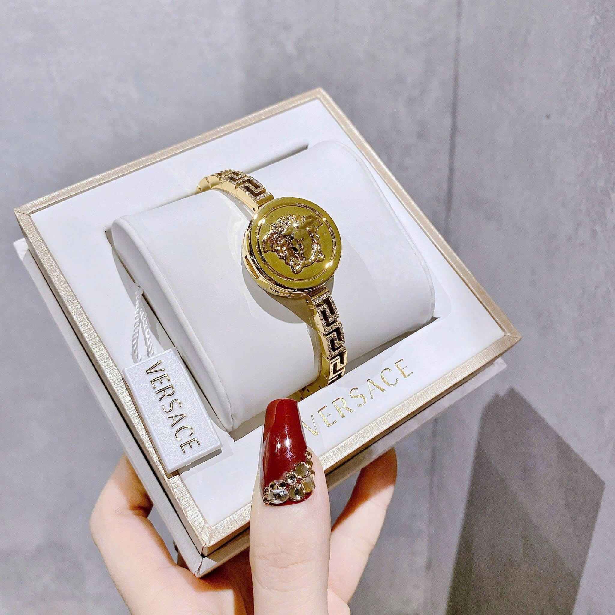 Đồng Hồ Versace Medusa Secret |Nữ Giới |Mặt Trắng |Vòng Tay Vàng Gold |Máy Pin (Quartz) |Size 25mm |donghogiatot.vn