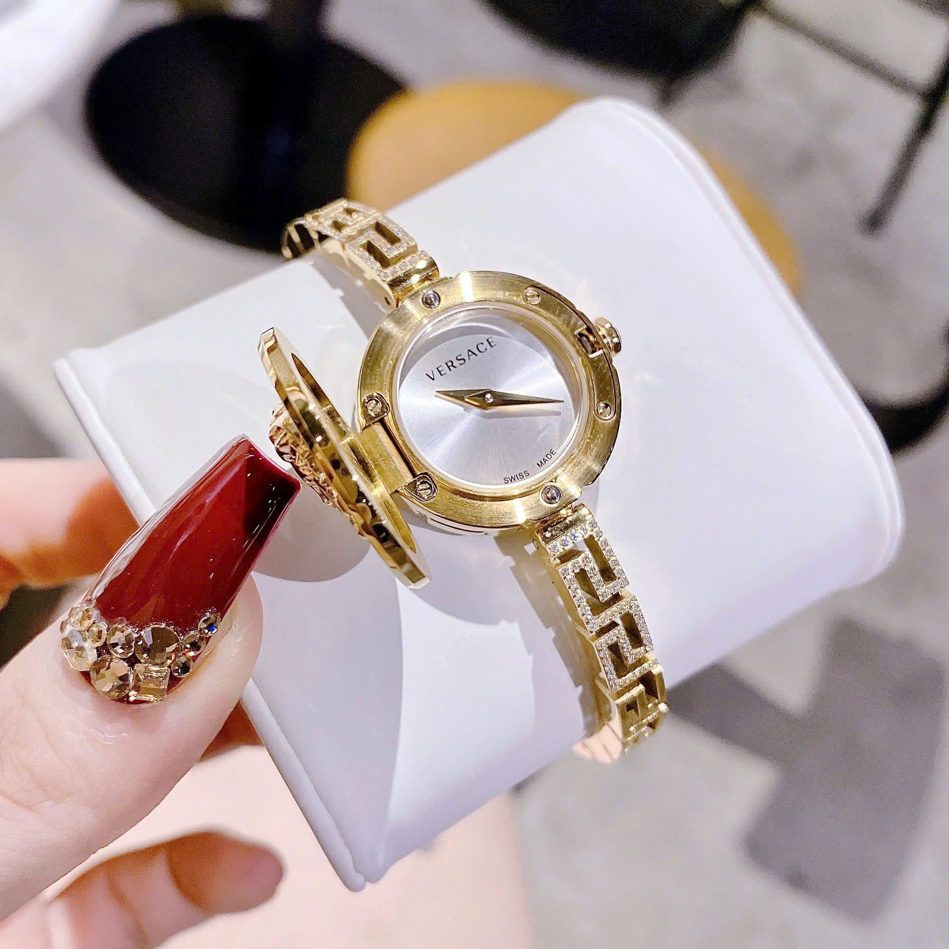 Đồng Hồ Versace Medusa Secret |Nữ Giới |Mặt Trắng |Vòng Tay Vàng Gold |Máy Pin (Quartz) |Size 25mm |donghogiatot.vn