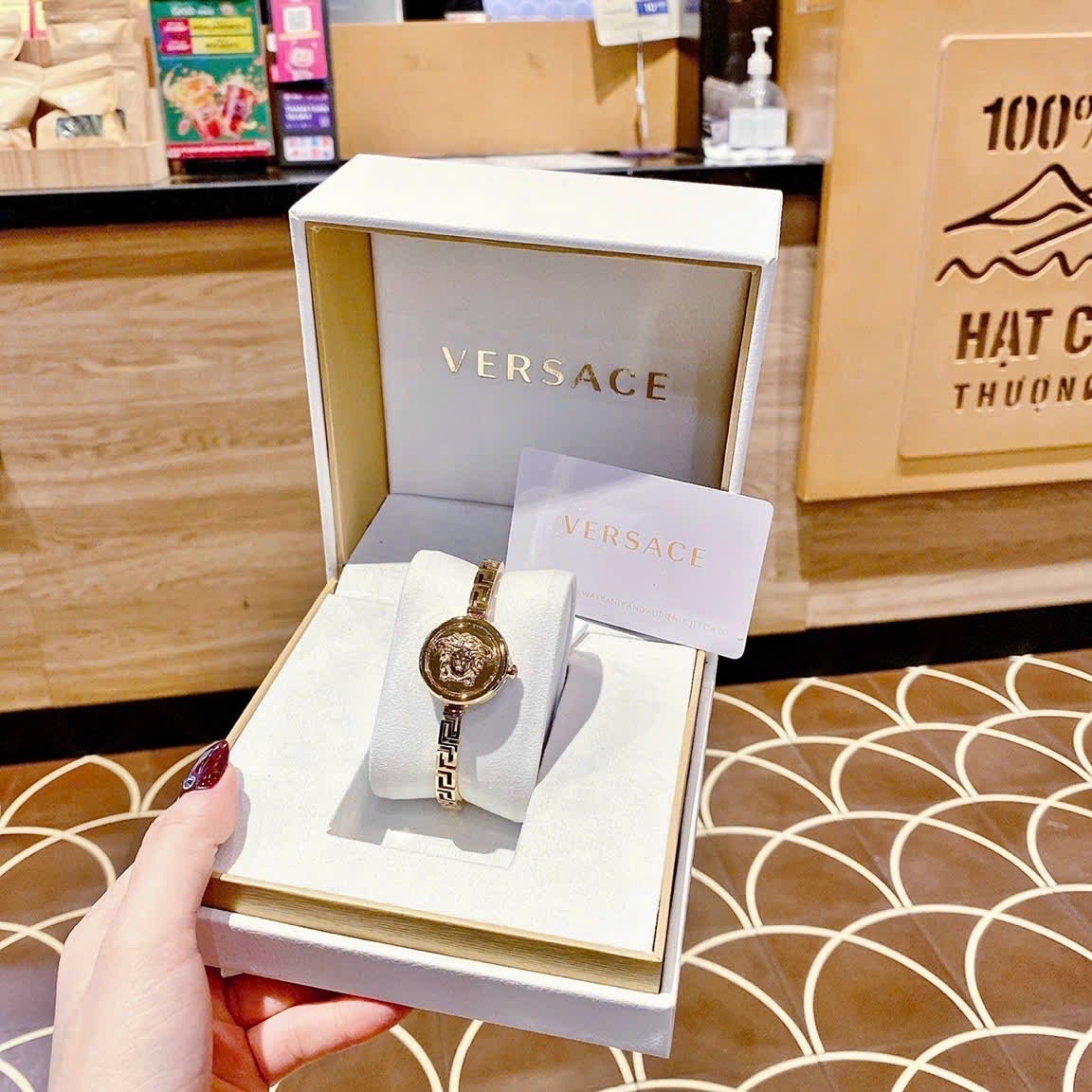 Đồng Hồ Versace Medusa Secret |Nữ Giới |Xanh Lá |Dây Kim Loại Vàng Gold |Máy Pin (Quartz) |Size 25mm |donghogiatot.vn