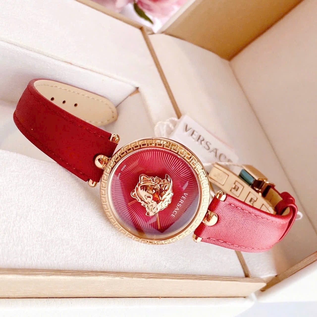 Đồng Hồ Versace Palazzo Empire |Nữ Giới |Vàng Gold |Dây Da Màu Đỏ |Máy Pin (Quartz) |Size 34mm |donghogiatot.vn