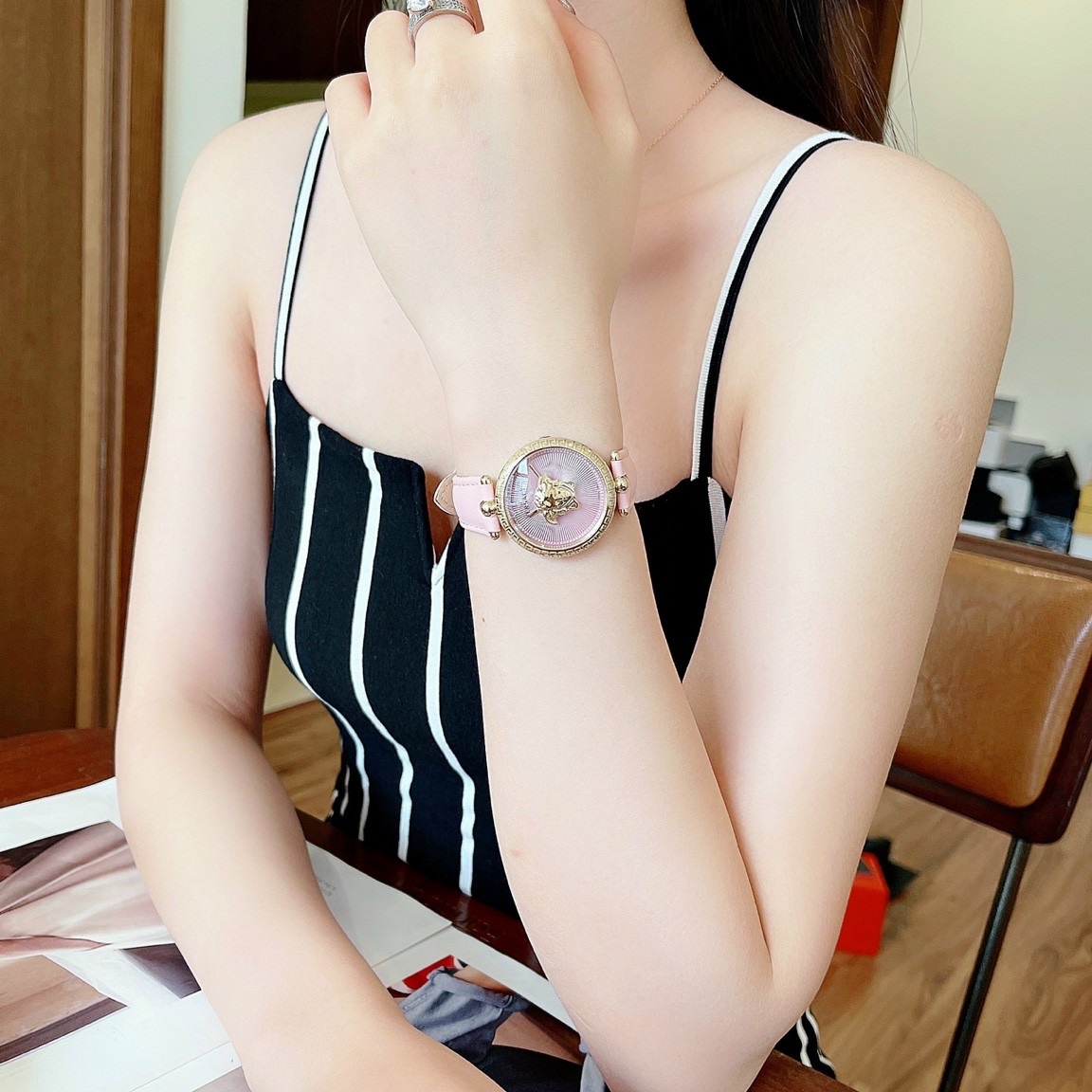 Đồng Hồ Versace Palazzo Empire |Nữ Giới |Vàng Gold |Dây Da Màu Hồng |Máy Pin (Quartz) |Size 34mm |donghogiatot.vn