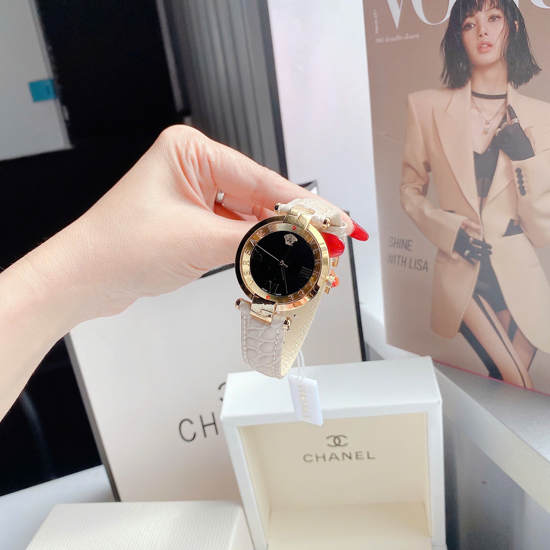 Đồng Hồ Versace Revive |Nữ Giới |Mặt Đen |Tráng Gương |Dây Da Màu Kem |Máy Pin (Quartz) |Size 35mm |donghogiatot.vn