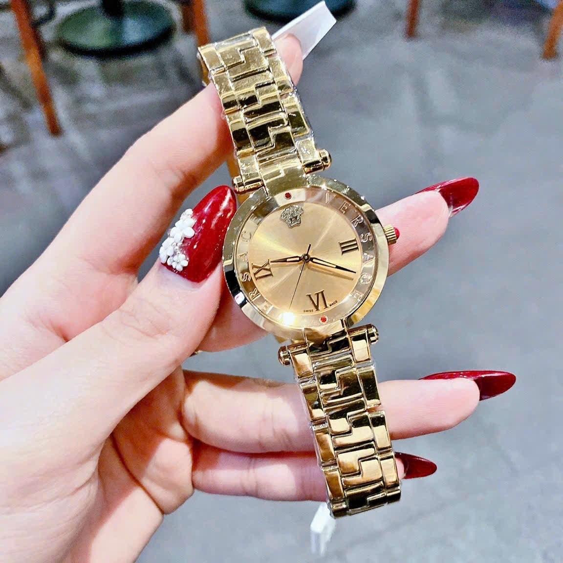 Đồng Hồ Versace Revive |Nữ Giới |Tráng Gương |Dây Kim Loại Vàng Gold |Máy Pin (Quartz) |Size 35mm |donghogiatot.vn