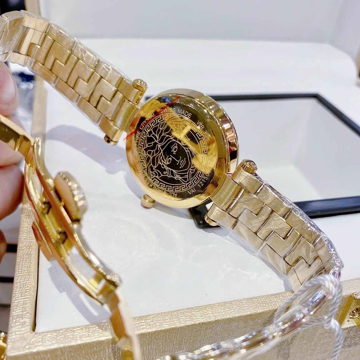 Đồng Hồ Versace Revive |Nữ Giới |Tráng Gương |Dây Kim Loại Vàng Gold |Máy Pin (Quartz) |Size 35mm |donghogiatot.vn