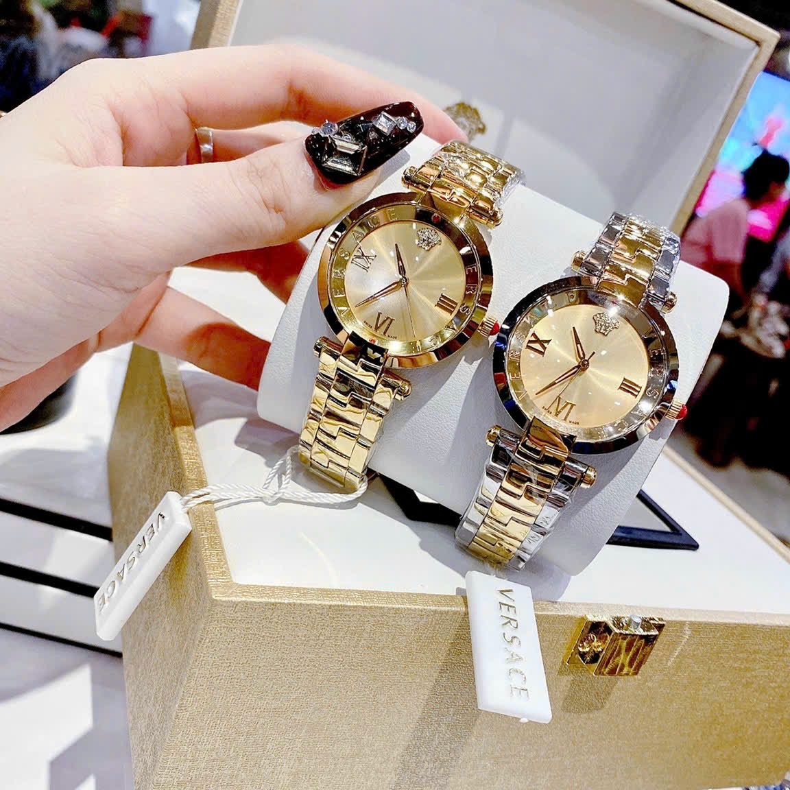 Đồng Hồ Versace Revive |Nữ Giới |Tráng Gương |Dây Kim Loại Vàng Gold |Máy Pin (Quartz) |Size 35mm |donghogiatot.vn