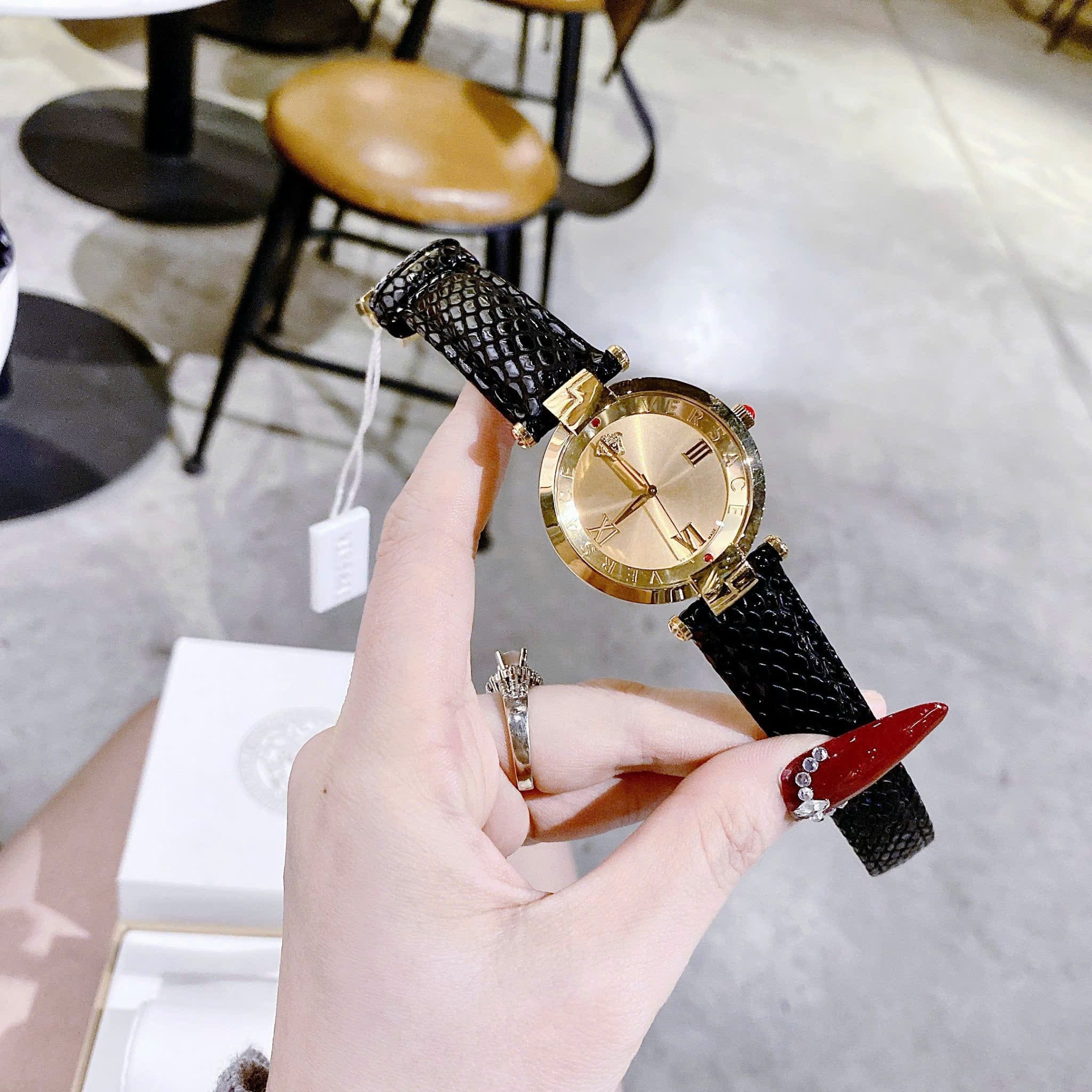 Đồng Hồ Versace Revive |Nữ Giới |Mặt Vàng |Tráng Gương |Dây Da Đen |Máy Pin (Quartz) |Size 35mm |donghogiatot.vn