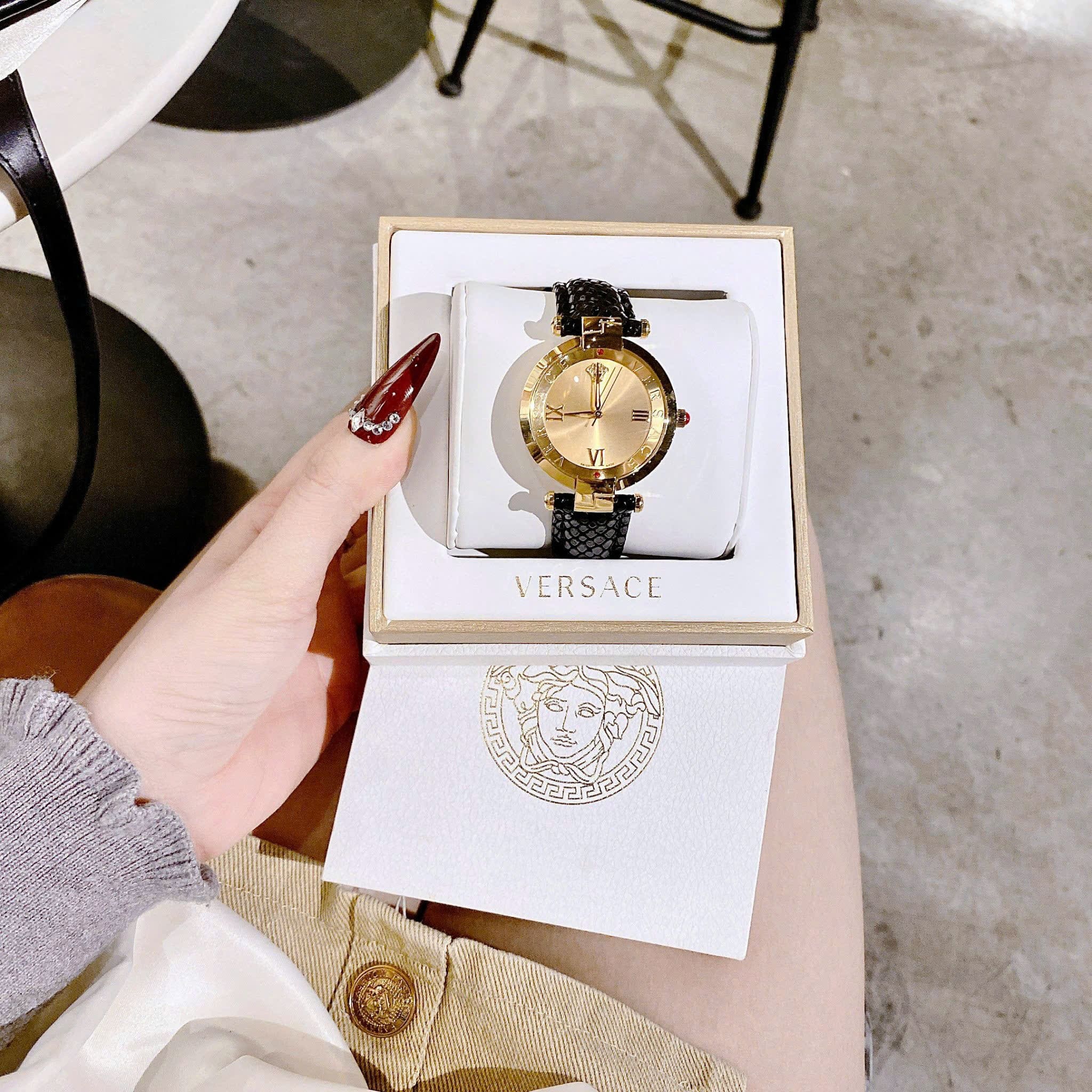 Đồng Hồ Versace Revive |Nữ Giới |Mặt Vàng |Tráng Gương |Dây Da Đen |Máy Pin (Quartz) |Size 35mm |donghogiatot.vn