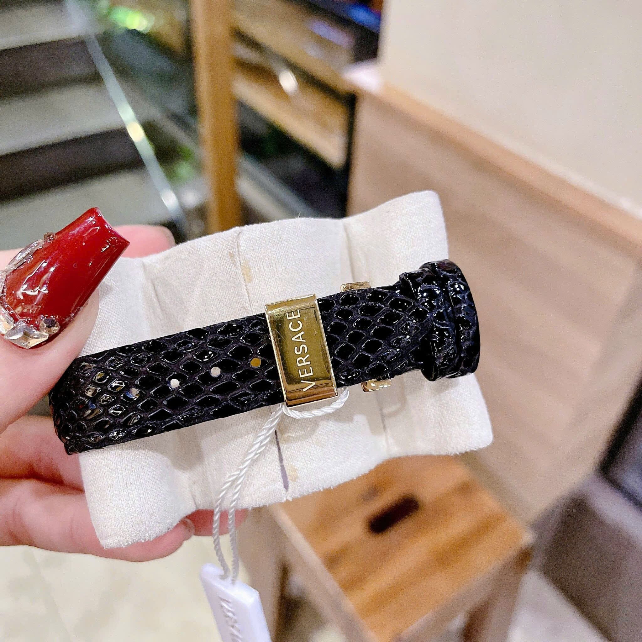 Đồng Hồ Versace Revive |Nữ Giới |Mặt Xám |Tráng Gương |Dây Da Đen |Máy Pin (Quartz) |Size 35mm |donghogiatot.vn