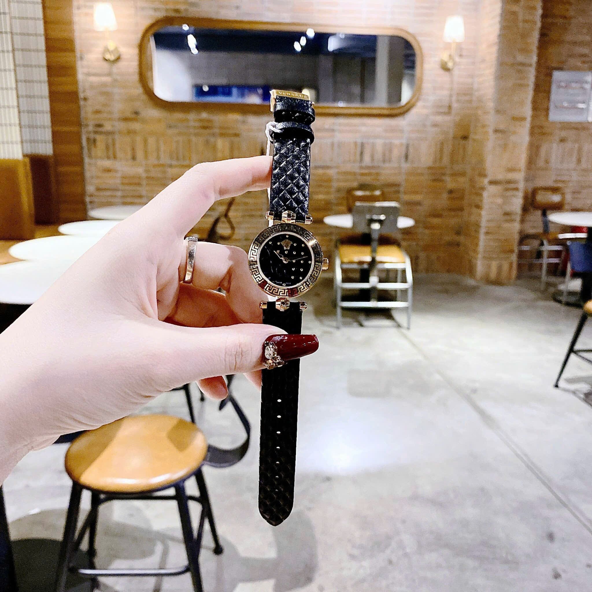 Đồng Hồ Versace Vanitas |Nữ Giới |Vàng Gold |Dây Da Màu Đen |Máy Pin (Quartz) |Size 30mm |donghogiatot.vn