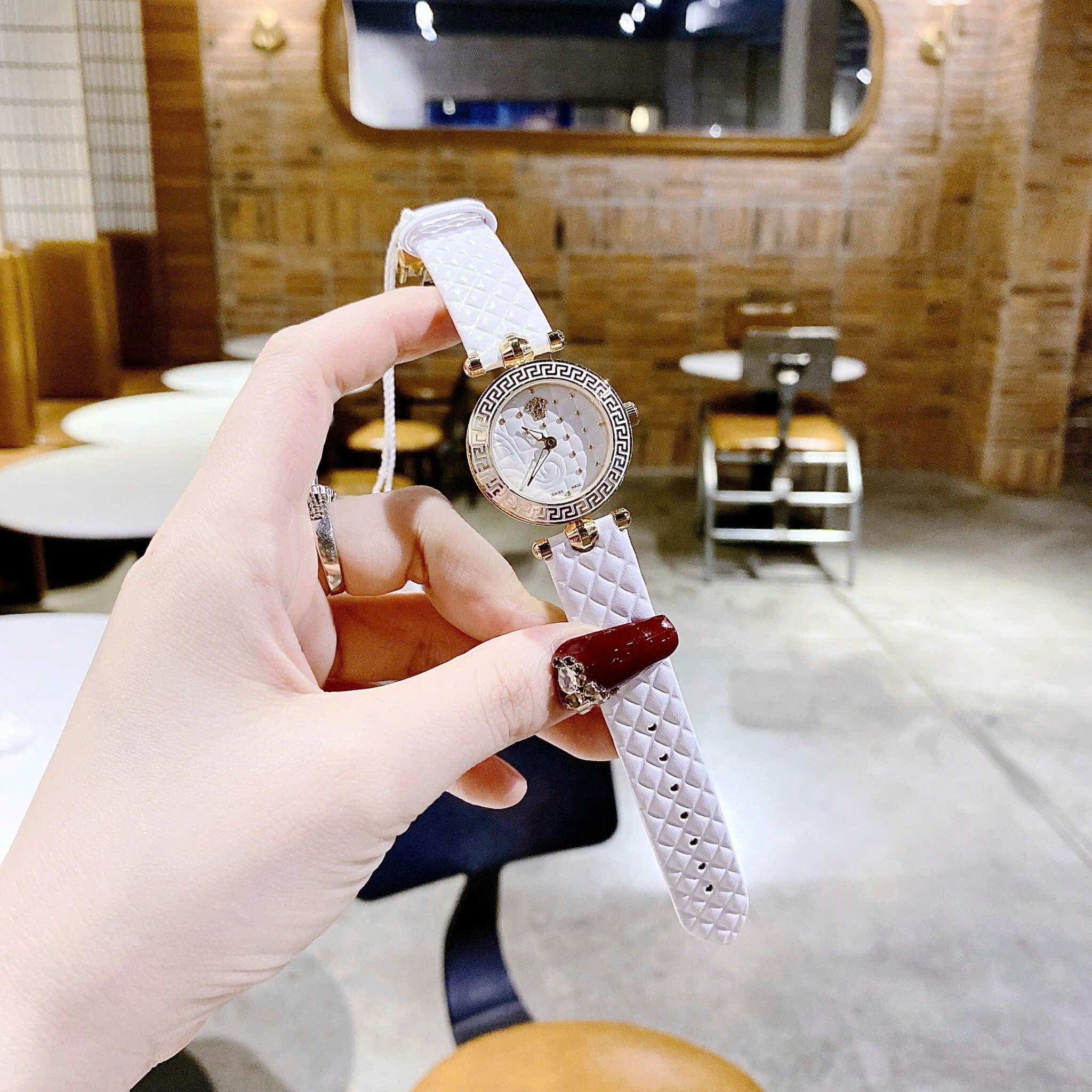 Đồng Hồ Versace Vanitas |Nữ Giới |Vàng Gold |Dây Da Màu Trắng |Máy Pin (Quartz) |Size 30mm |donghogiatot.vn