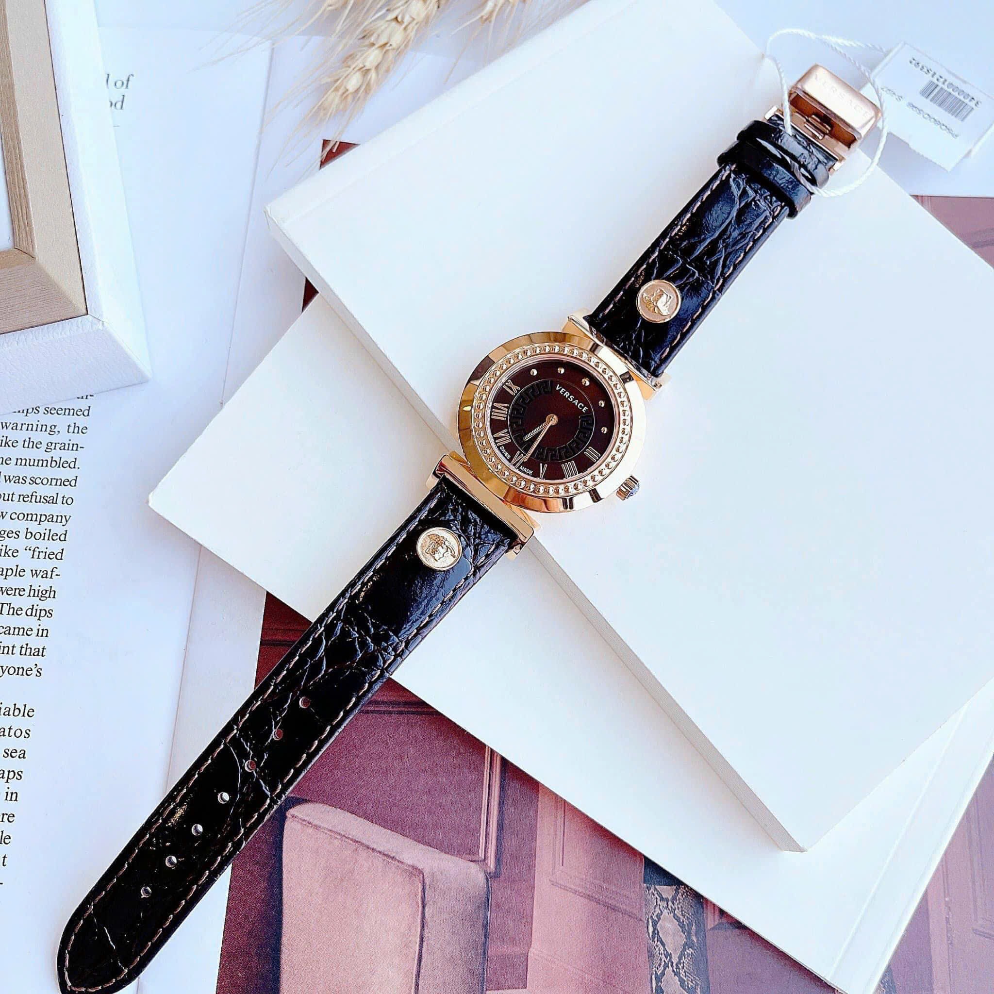 Đồng Hồ Versace Vanity |Nữ Giới |Vàng Gold |Dây Da Màu Đen |Máy Pin (Quartz) |Size 35mm |donghogiatot.vn