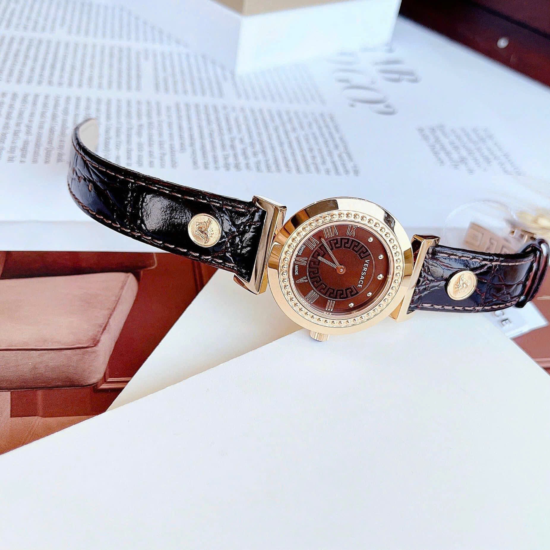 Đồng Hồ Versace Vanity |Nữ Giới |Vàng Gold |Dây Da Màu Đen |Máy Pin (Quartz) |Size 35mm |donghogiatot.vn