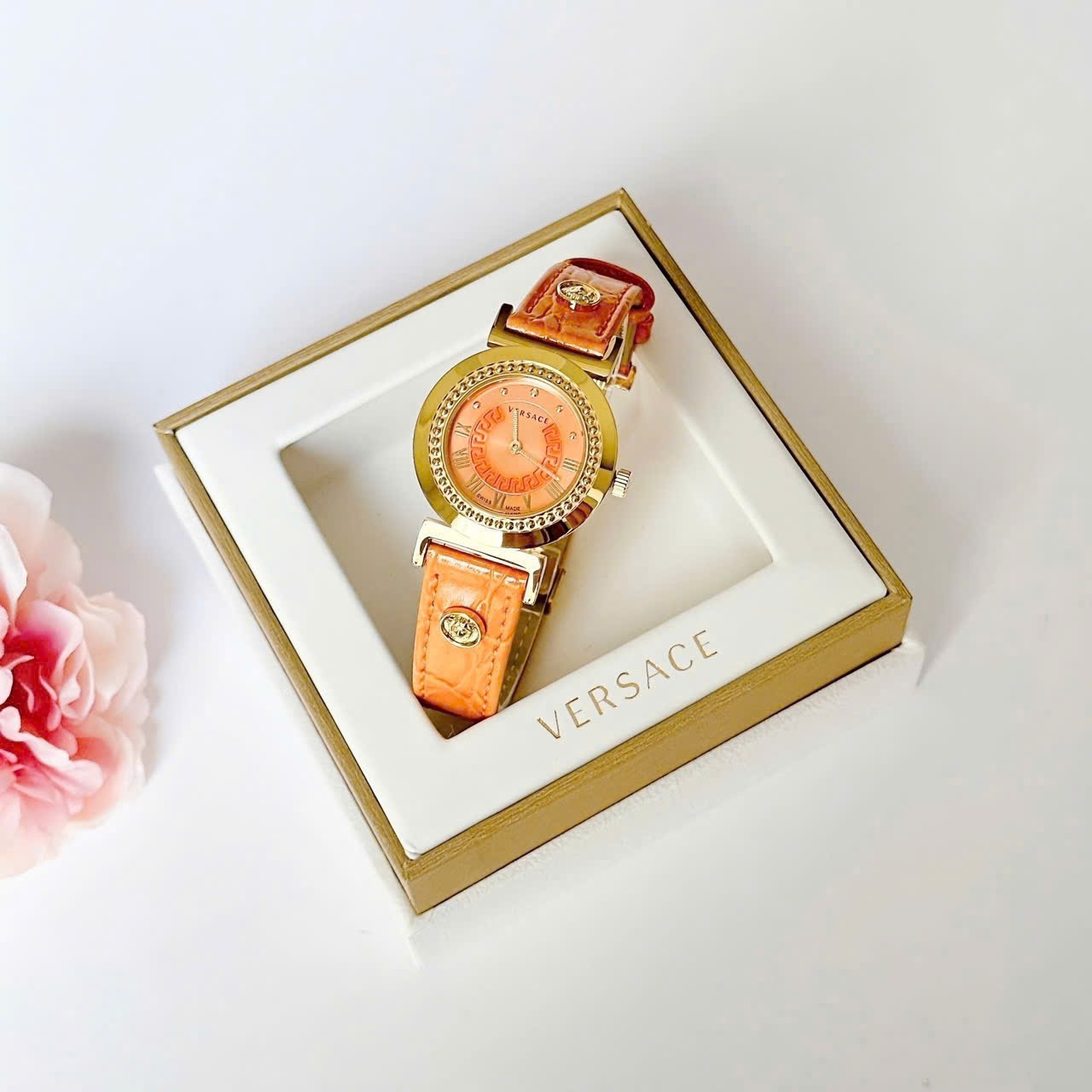 Đồng Hồ Versace Vanity |Nữ Giới |Vàng Gold |Dây Da Màu Cam |Máy Pin (Quartz) |Size 35mm |donghogiatot.vn
