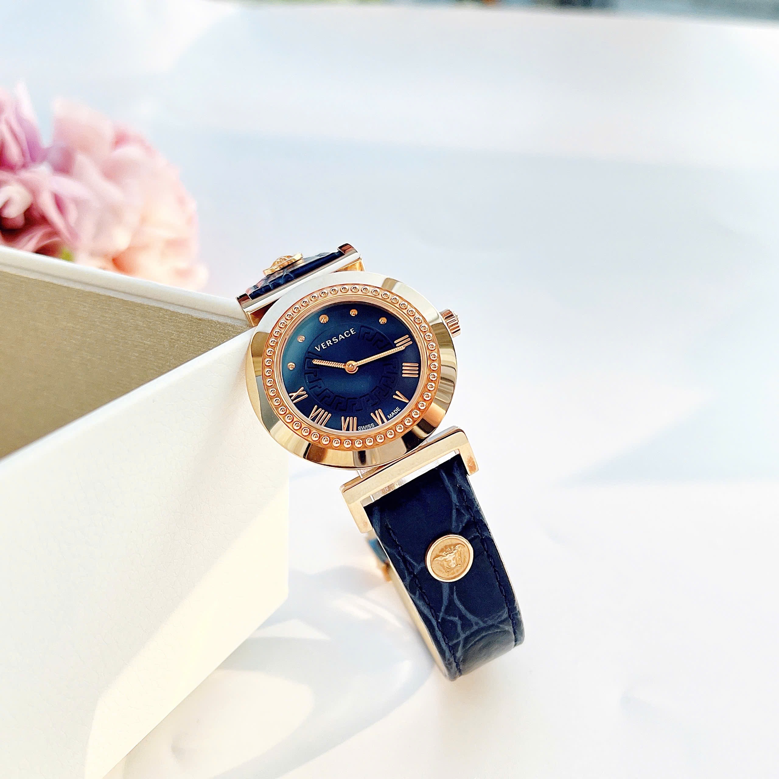 Đồng Hồ Versace Vanity |Nữ Giới |Vàng Gold |Dây Da Xanh Dương |Máy Pin (Quartz) |Size 35mm |donghogiatot.vn