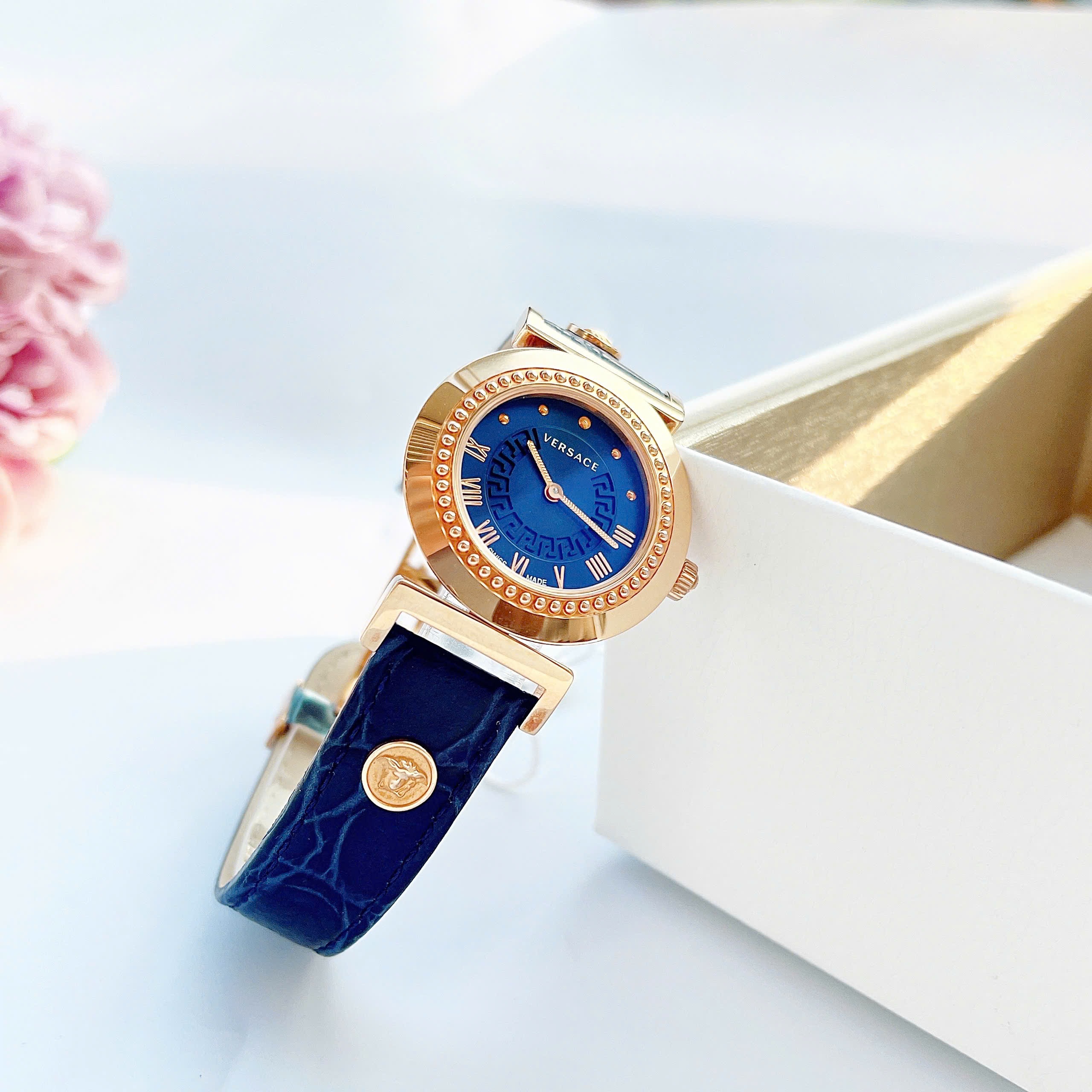 Đồng Hồ Versace Vanity |Nữ Giới |Vàng Gold |Dây Da Xanh Dương |Máy Pin (Quartz) |Size 35mm |donghogiatot.vn