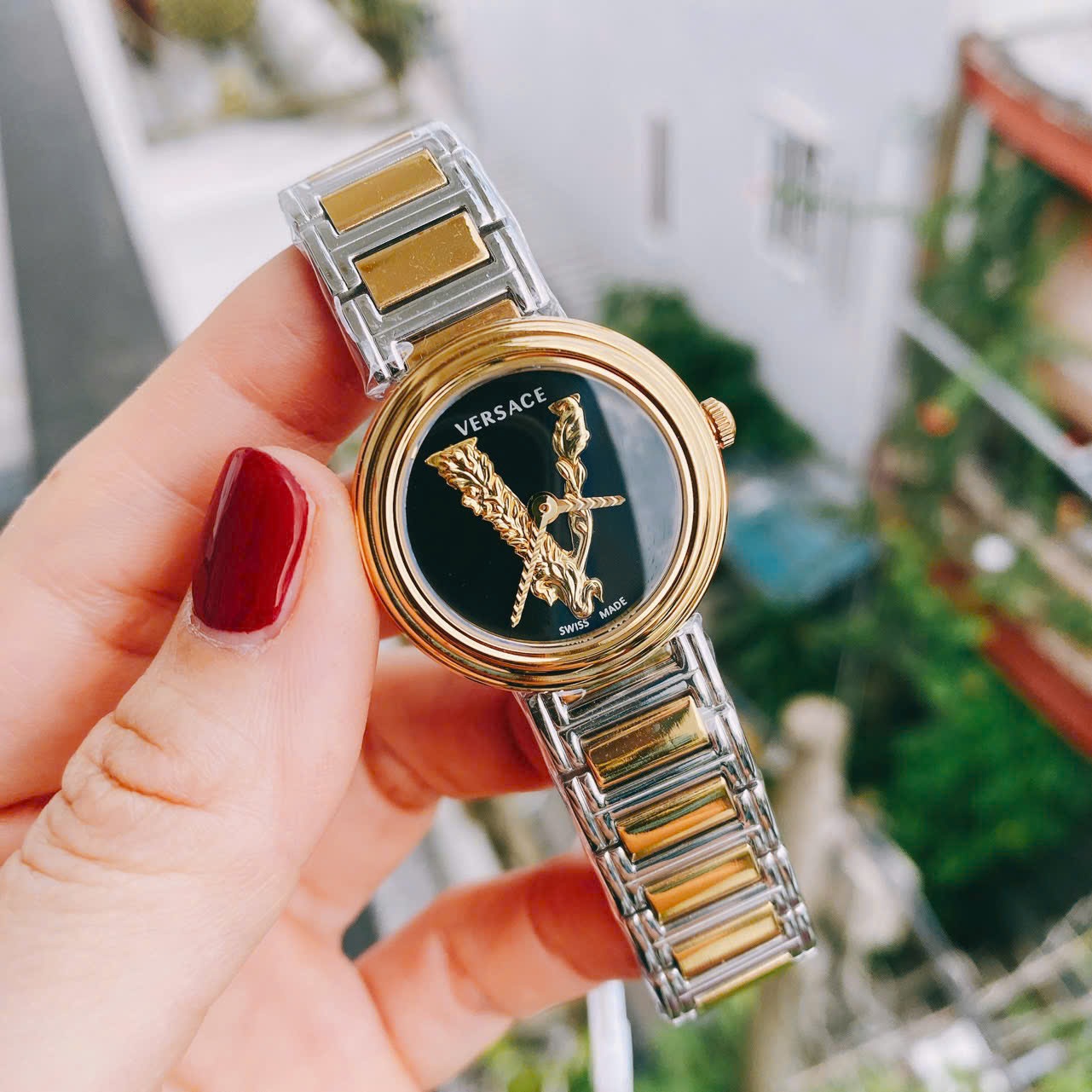 Đồng Hồ Versace Virtus Mini |Nữ Giới |Mặt Đen |Dây Kim Loại Demi Vàng |Máy Pin (Quartz) |Size 28mm |donghogiatot.vn