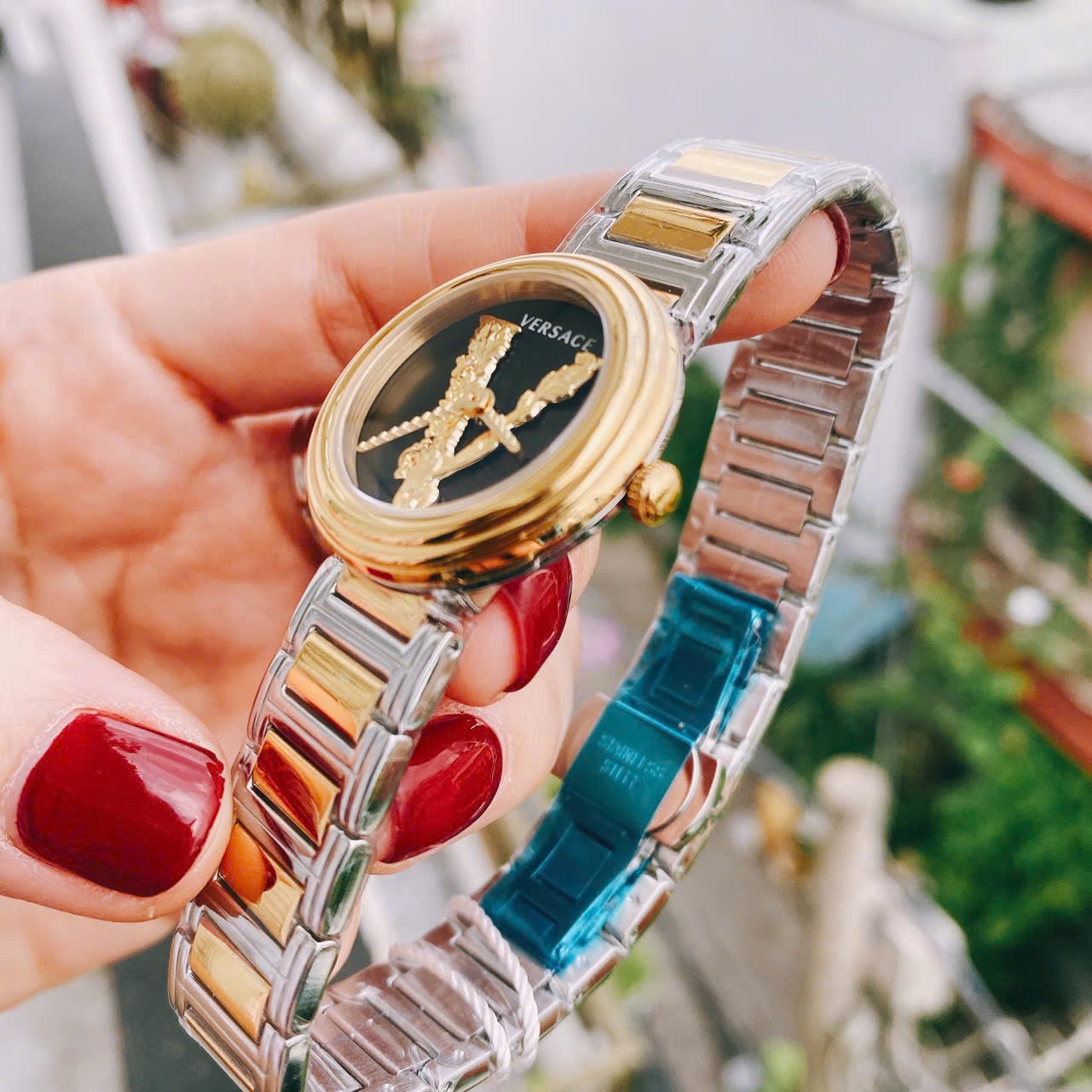 Đồng Hồ Versace Virtus Mini |Nữ Giới |Mặt Đen |Dây Kim Loại Demi Vàng |Máy Pin (Quartz) |Size 28mm |donghogiatot.vn