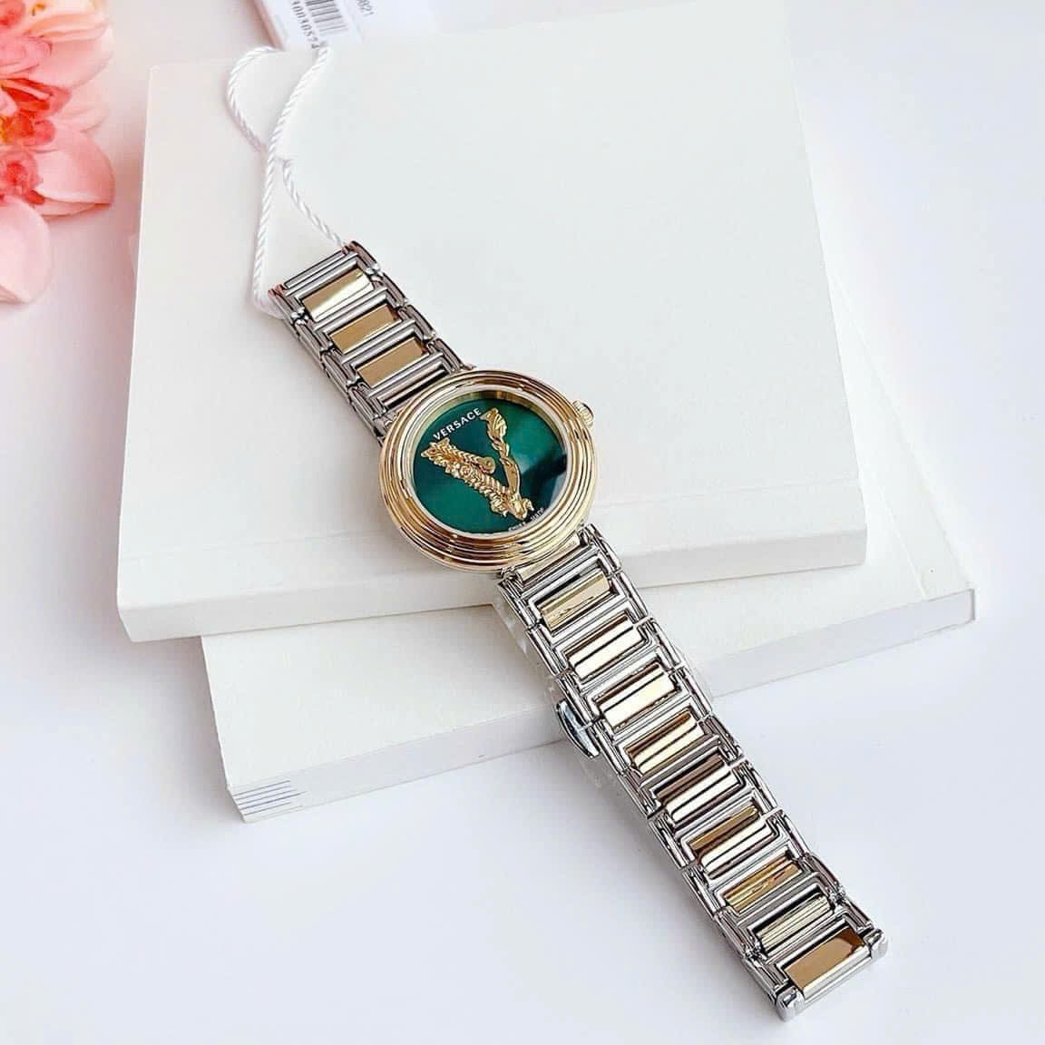 Đồng Hồ Versace Virtus Mini |Nữ Giới |Xanh Lá |Dây Kim Loại Demi Vàng |Máy Pin (Quartz) |Size 28mm |donghogiatot.vn