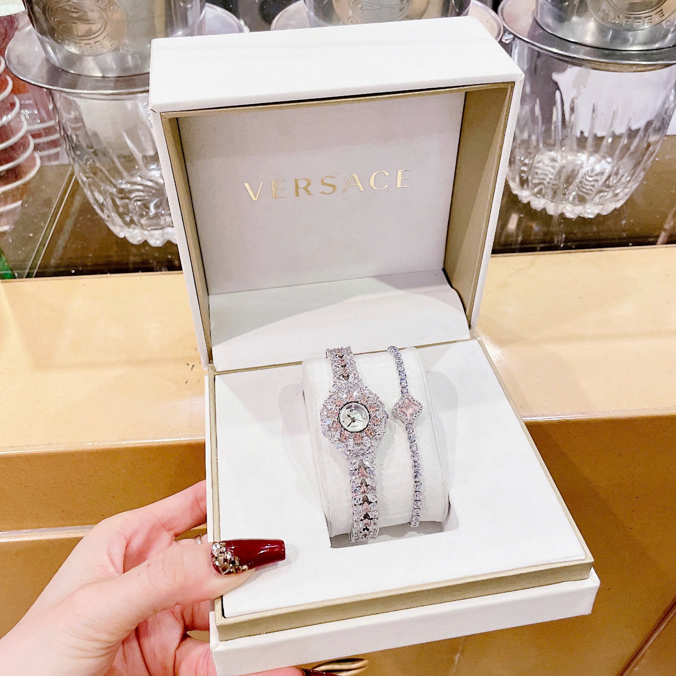 Đồng Hồ Versace Mặt Đính Đá Hồng |Nữ Giới |Bông Hoa |Vòng Tay Silver |Máy Pin (Quartz) |Size 33mm |donghogiatot.vn