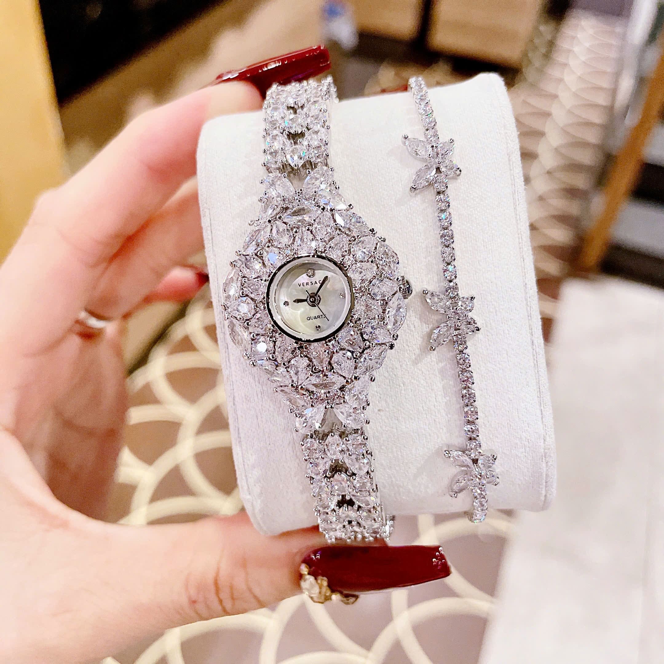 Đồng Hồ Versace Mặt Đính Pha Lê |Nữ Giới |Bông Hoa |Vòng Tay Silver |Máy Pin (Quartz) |Size 33mm |donghogiatot.vn