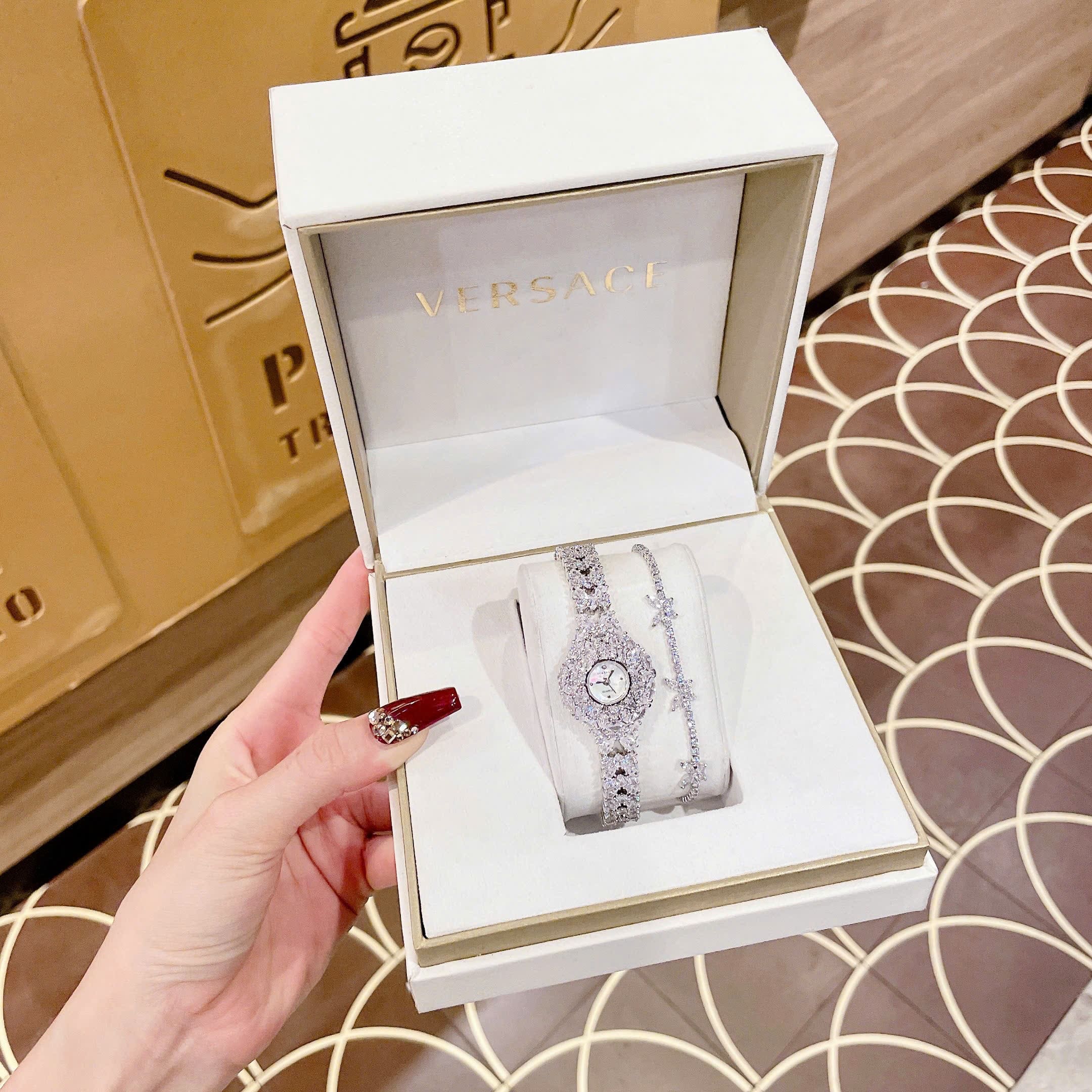 Đồng Hồ Versace Mặt Đính Pha Lê |Nữ Giới |Bông Hoa |Vòng Tay Silver |Máy Pin (Quartz) |Size 33mm |donghogiatot.vn