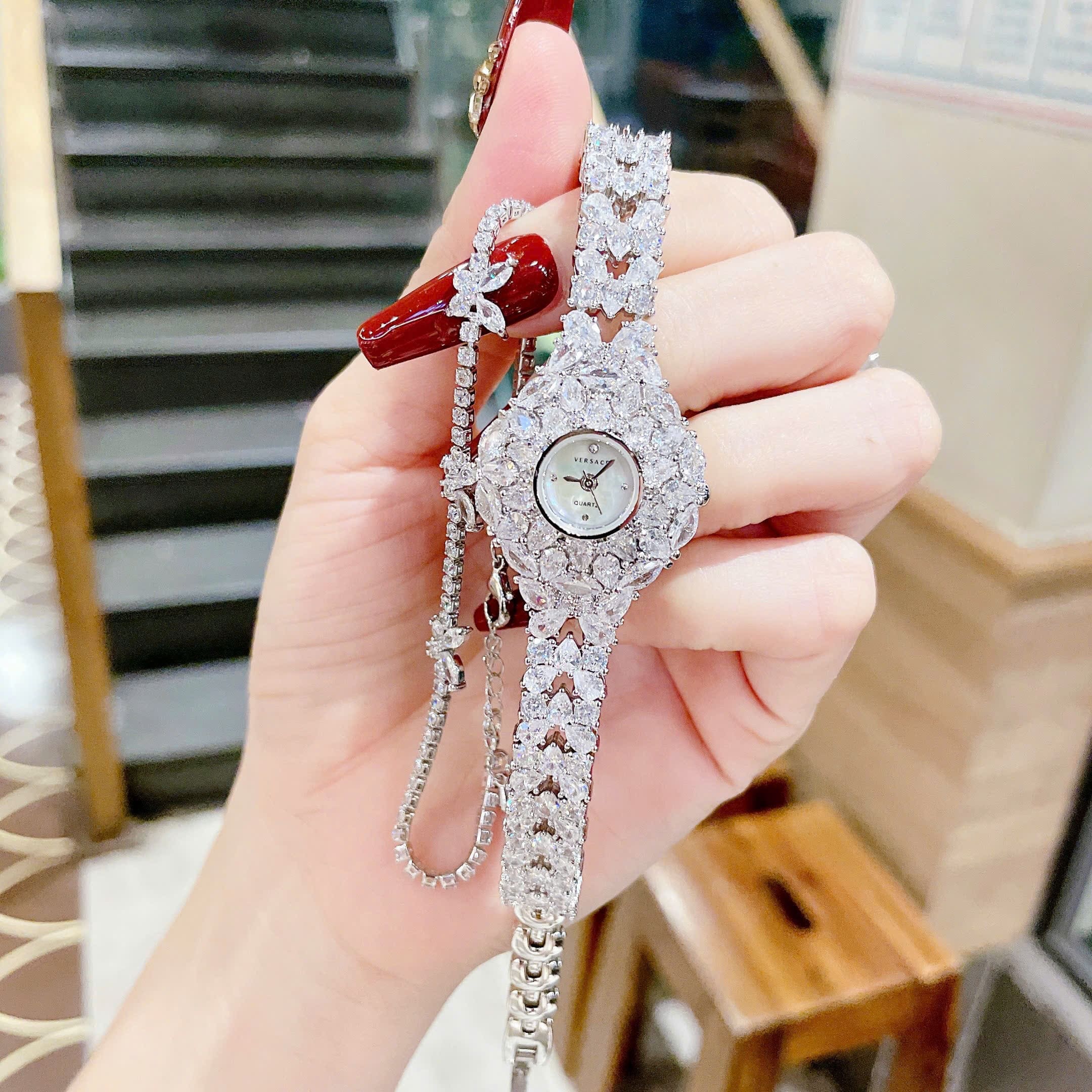 Đồng Hồ Versace Mặt Đính Pha Lê |Nữ Giới |Bông Hoa |Vòng Tay Silver |Máy Pin (Quartz) |Size 33mm |donghogiatot.vn