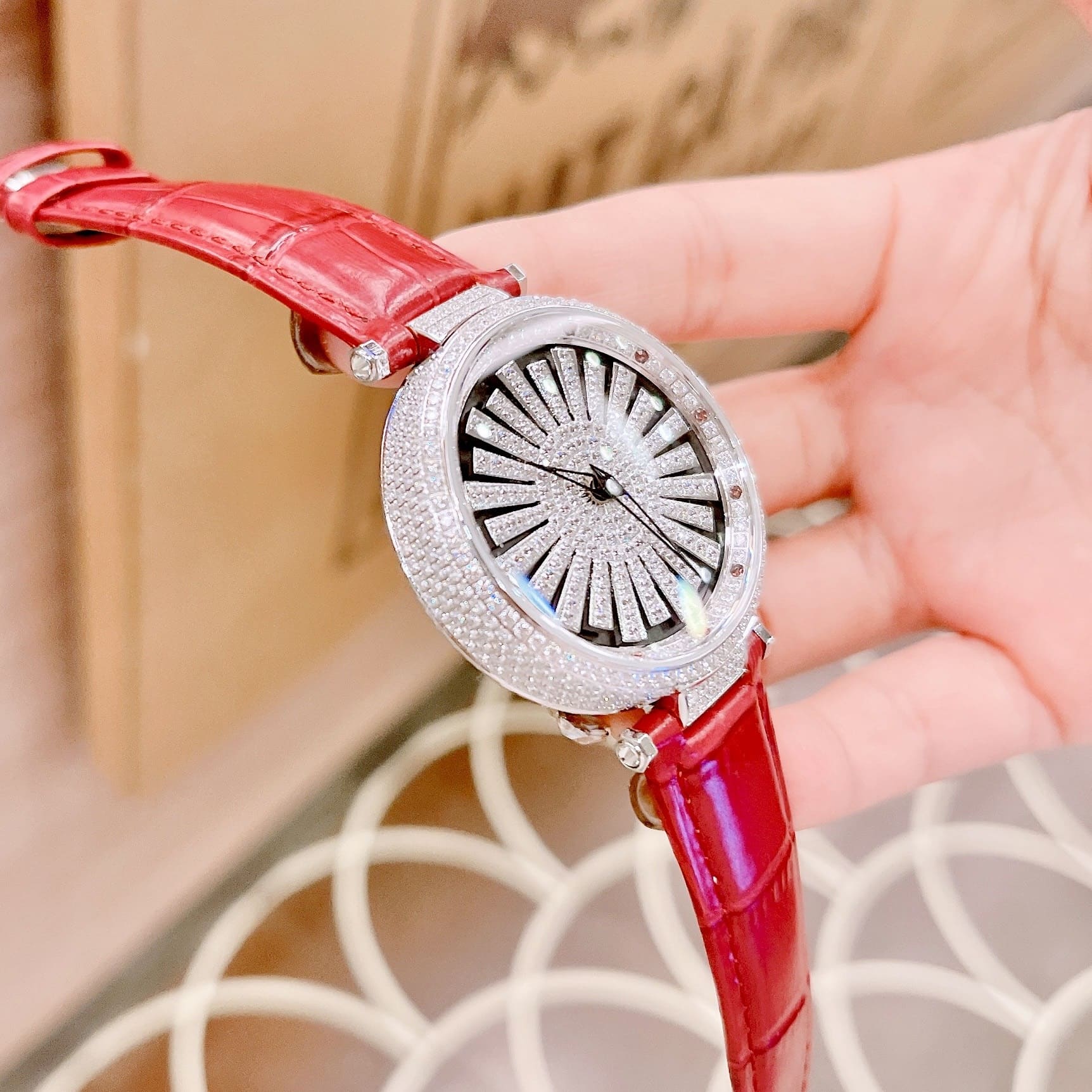 Đồng Hồ Xcer Bông Tuyết Xoay |Nữ Giới |Full Đá |Silver |Dây Da Màu Đỏ |Pin (Máy Quartz) |Size 35mm |donghogiatot.vn