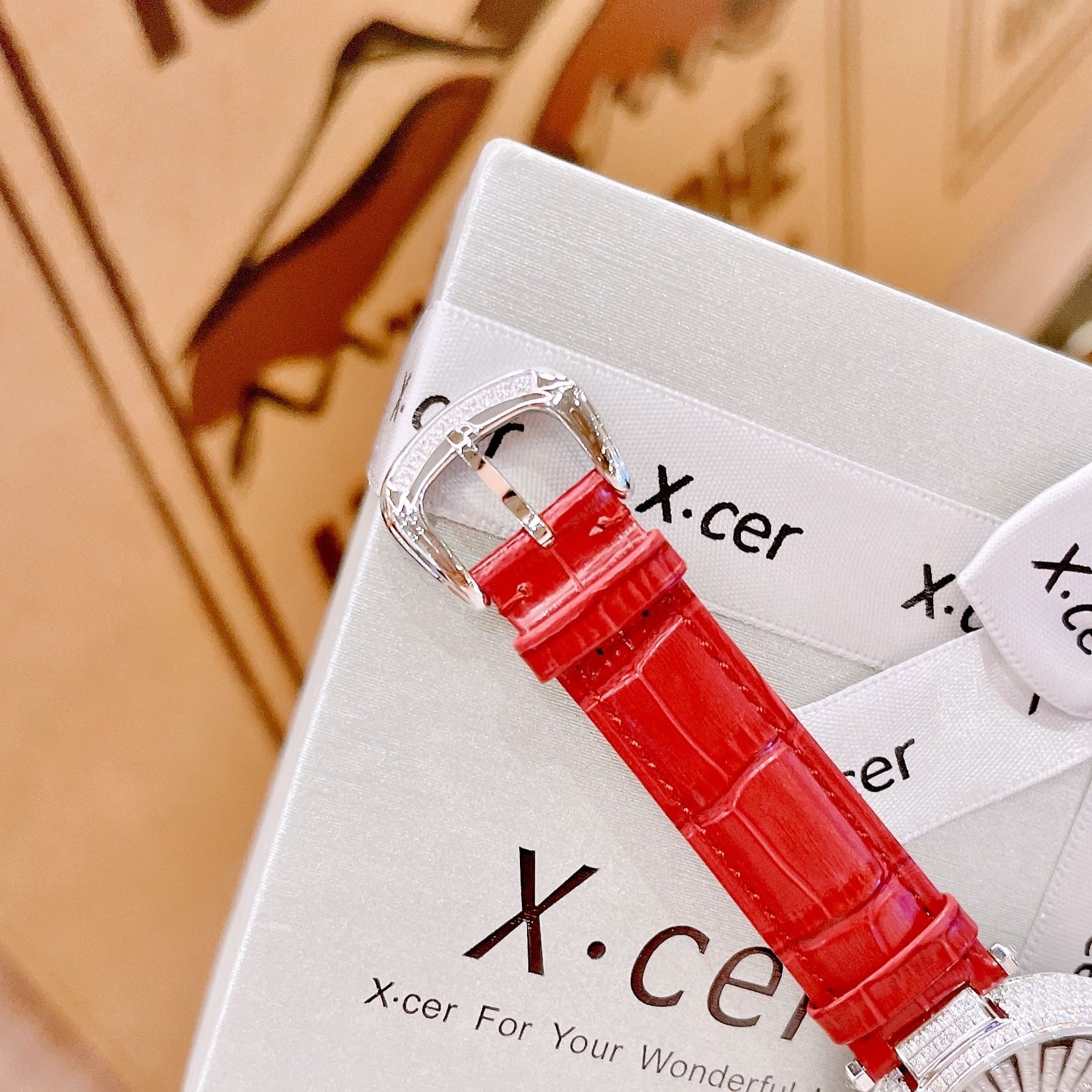 Đồng Hồ Xcer Bông Tuyết Xoay |Nữ Giới |Full Đá |Silver |Dây Da Màu Đỏ |Pin (Máy Quartz) |Size 35mm |donghogiatot.vn