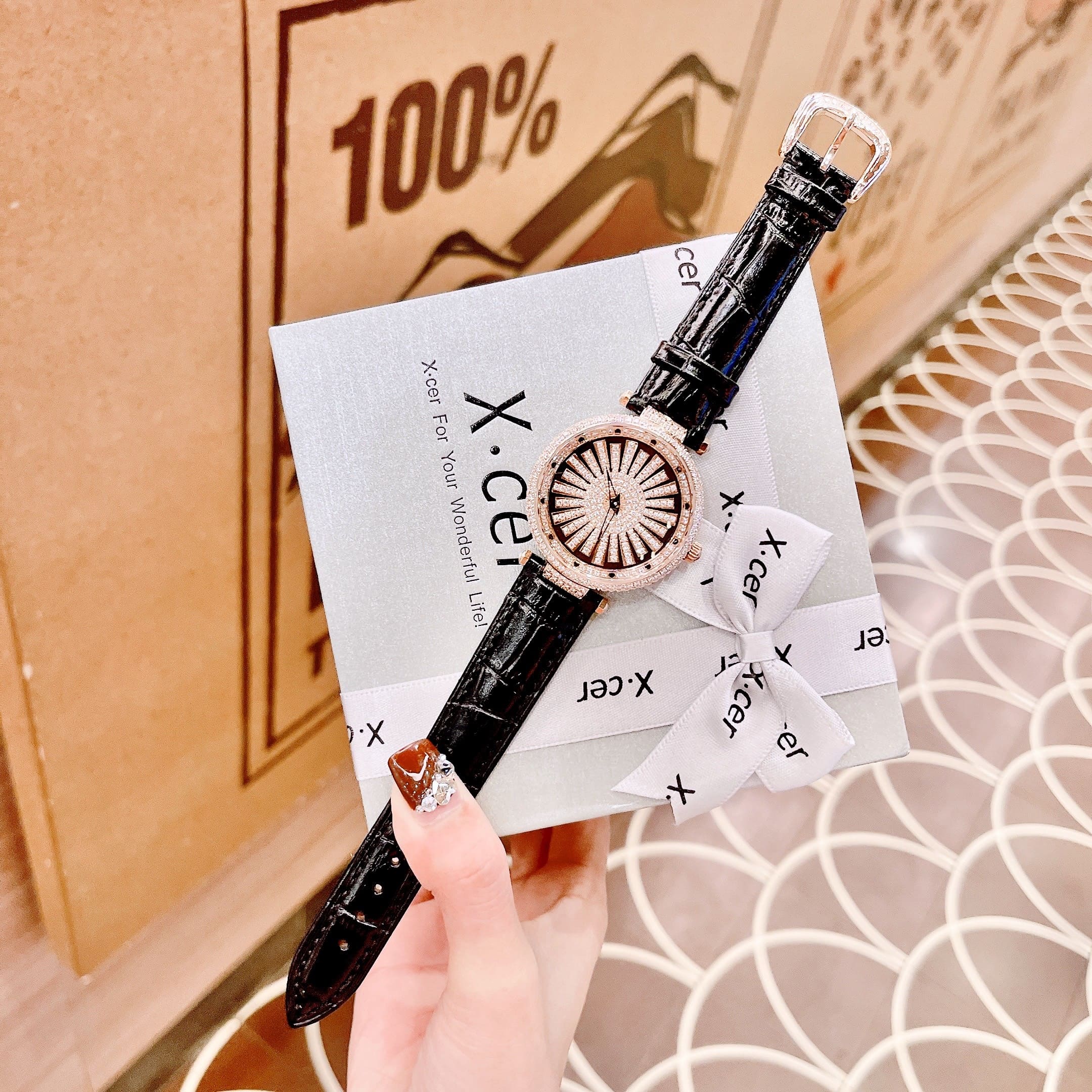 Đồng Hồ Xcer Cánh Hoa Xoay |Nữ Giới |Đính Đá |Rose Gold |Dây Da Màu Đen |Pin (Máy Quartz) |Size 35mm |donghogiatot.vn