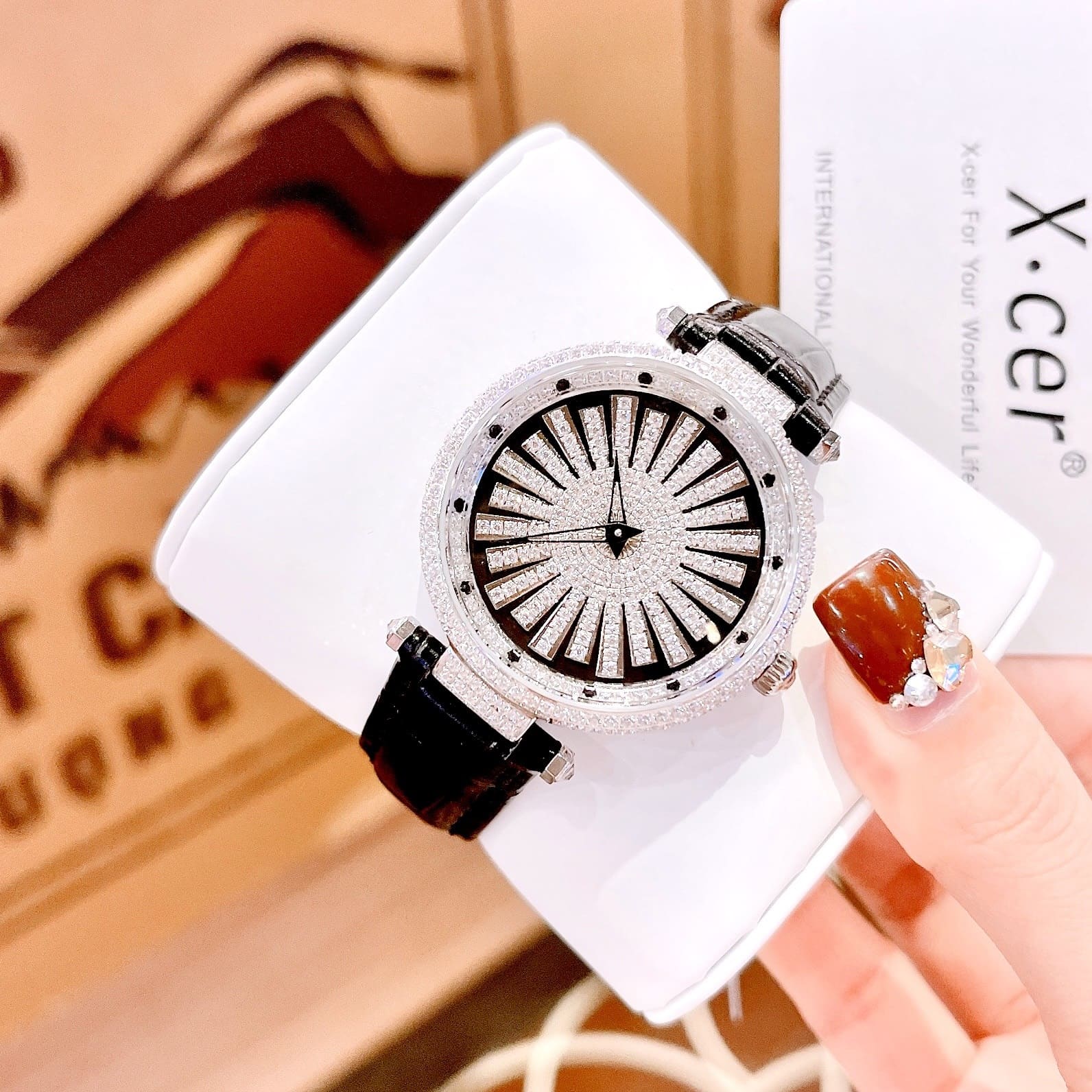 Đồng Hồ Xcer Cánh Hoa Xoay |Nữ Giới |Đính Đá |Silver |Dây Da Màu Đen |Pin (Máy Quartz) |Size 35mm |donghogiatot.vn