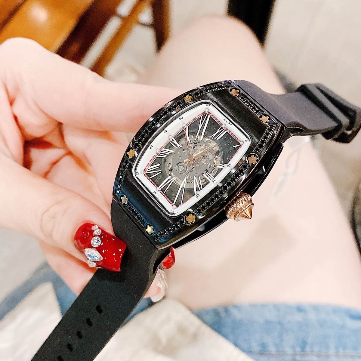 Đồng Hồ Xcer Đính Đá Đen |Nữ Giới |Lộ Máy |Dây Cao Su Đen |Máy Tự Động (Automatic) |Size 36mm |donghogiatot.vn