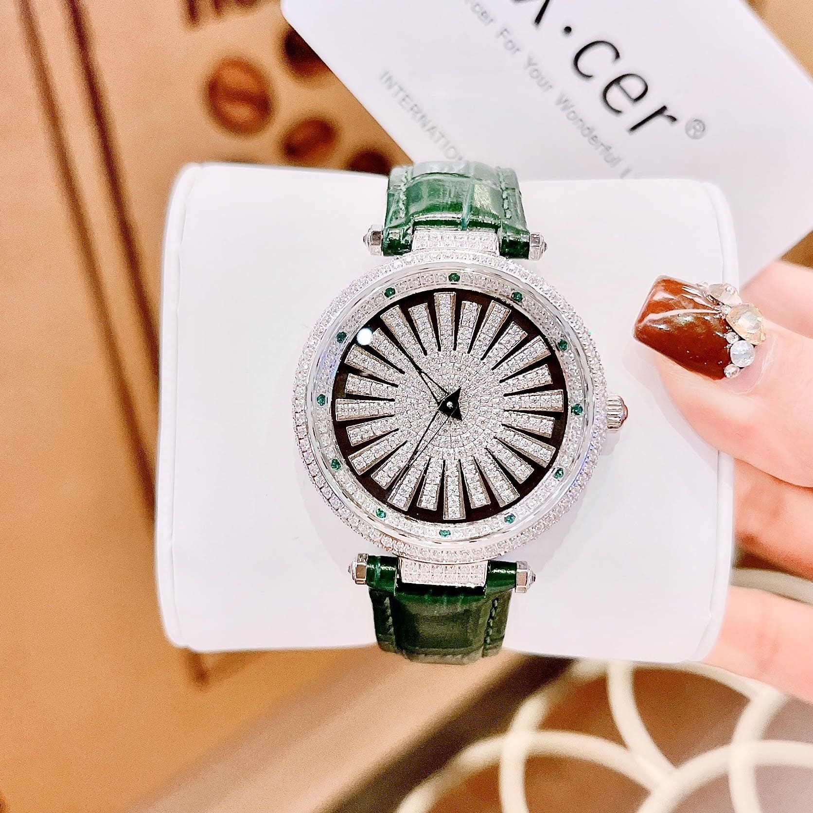 Đồng Hồ Xcer Đính Đá Xoay |Nữ Giới |Mặt Tròn |Silver |Dây Da Xanh Lá |Pin (Máy Quartz) |Size 35mm |donghogiatot.vn