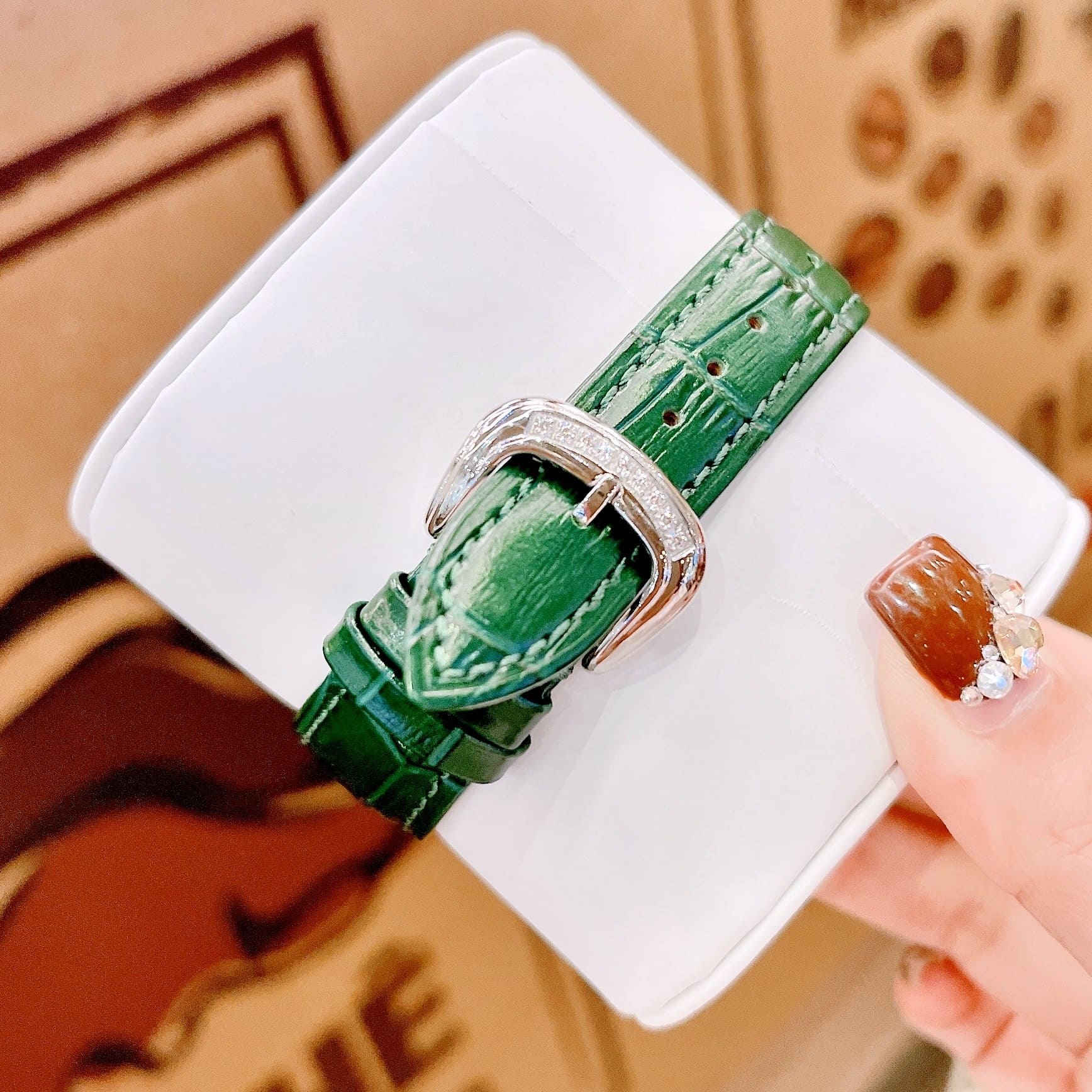 Đồng Hồ Xcer Đính Đá Xoay |Nữ Giới |Mặt Tròn |Silver |Dây Da Xanh Lá |Pin (Máy Quartz) |Size 35mm |donghogiatot.vn